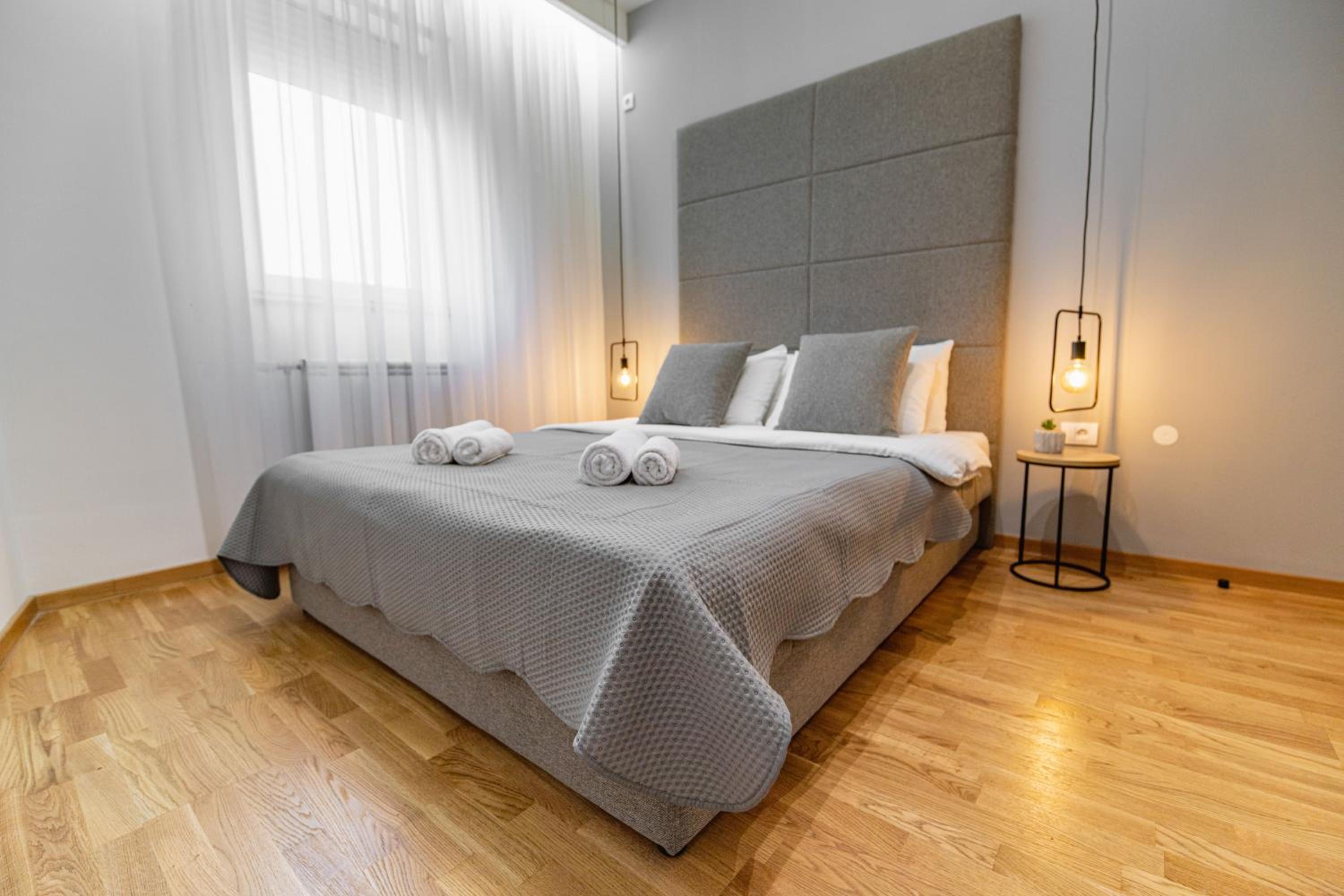 Arena BIG Luxury Apartments with free parking view 3