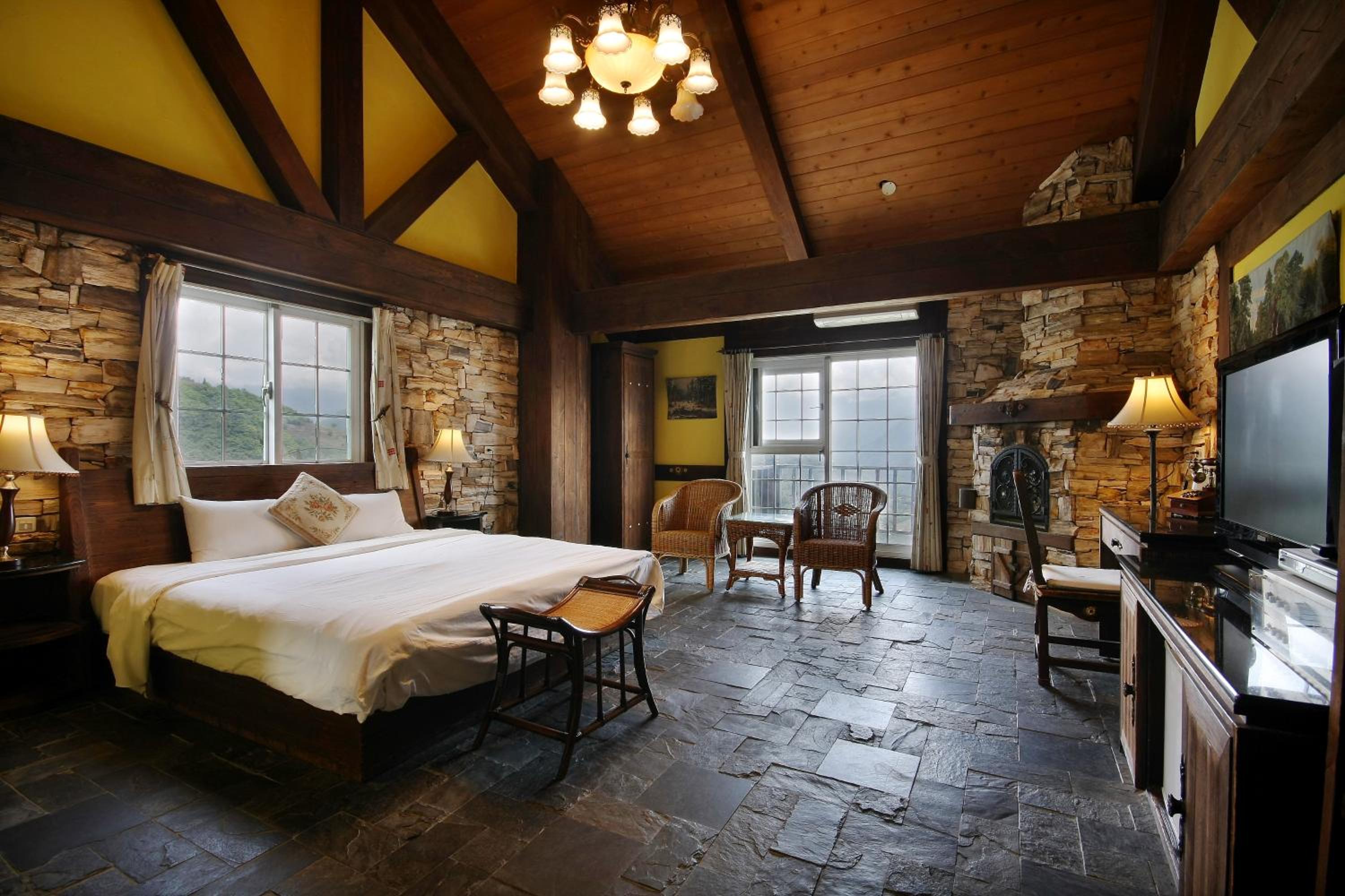 Provence Rose Lodge