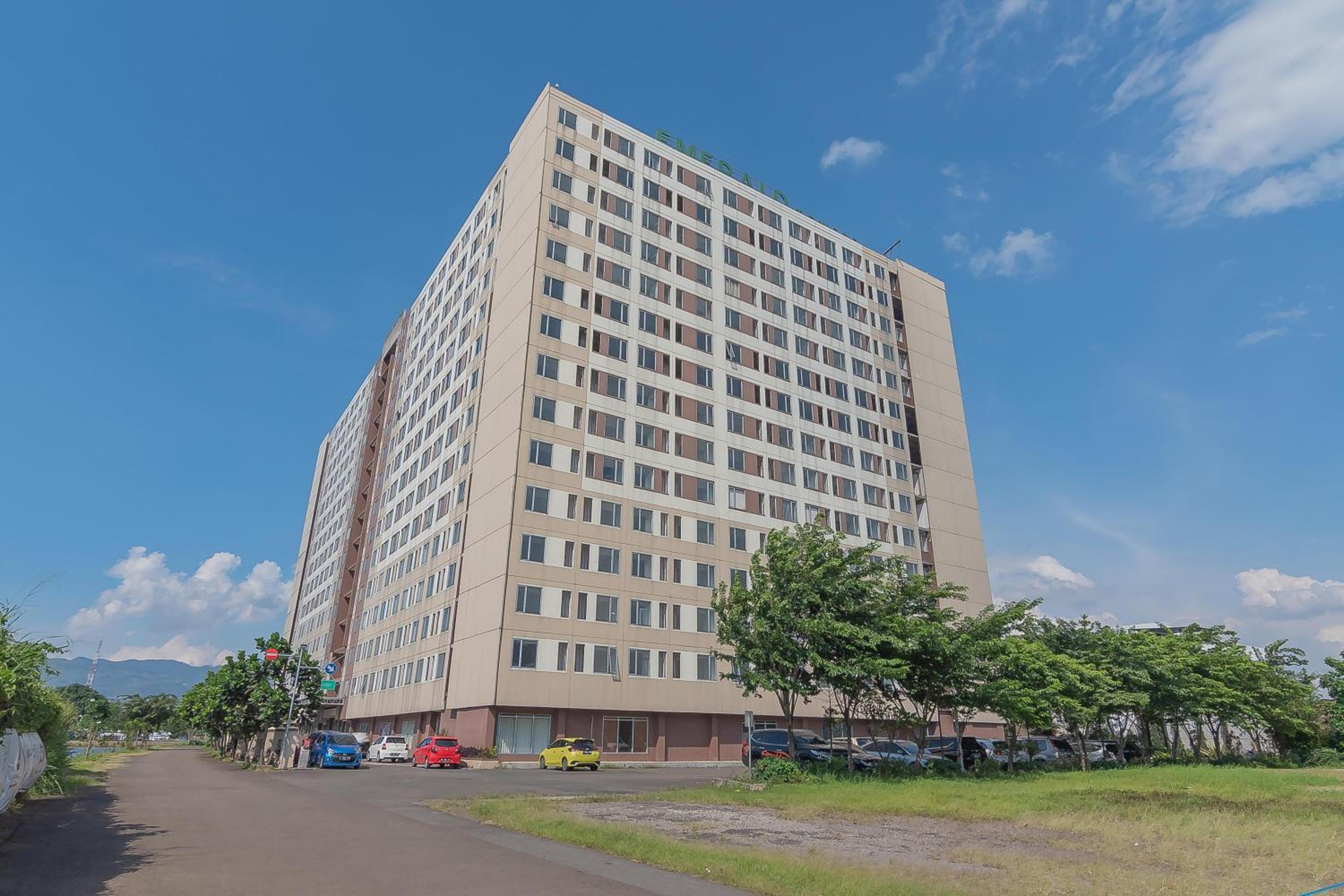 RedDoorz Apartment @ Emerald Towers Bandung view 4