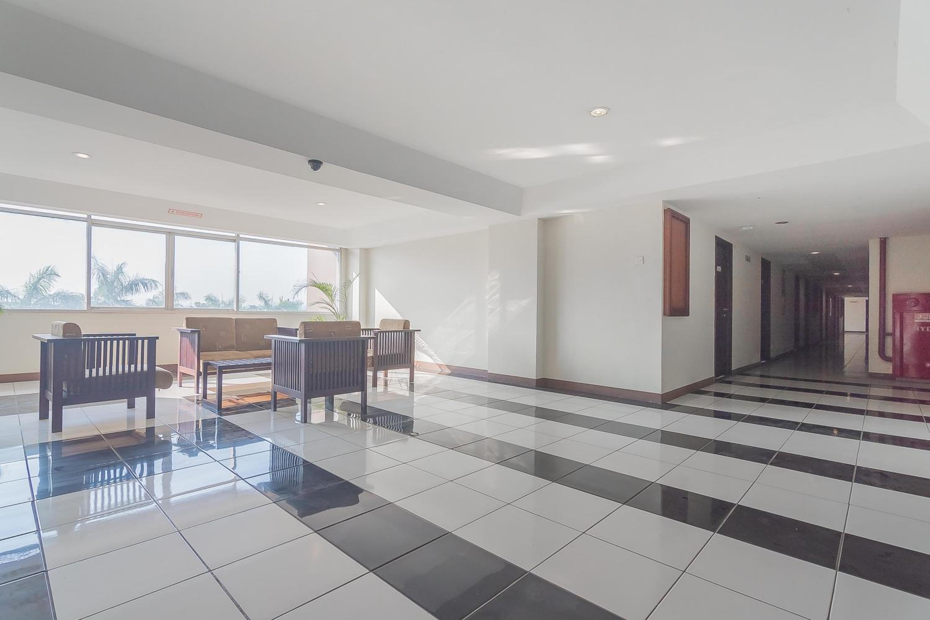 RedDoorz Apartment @ Emerald Towers Bandung view 5