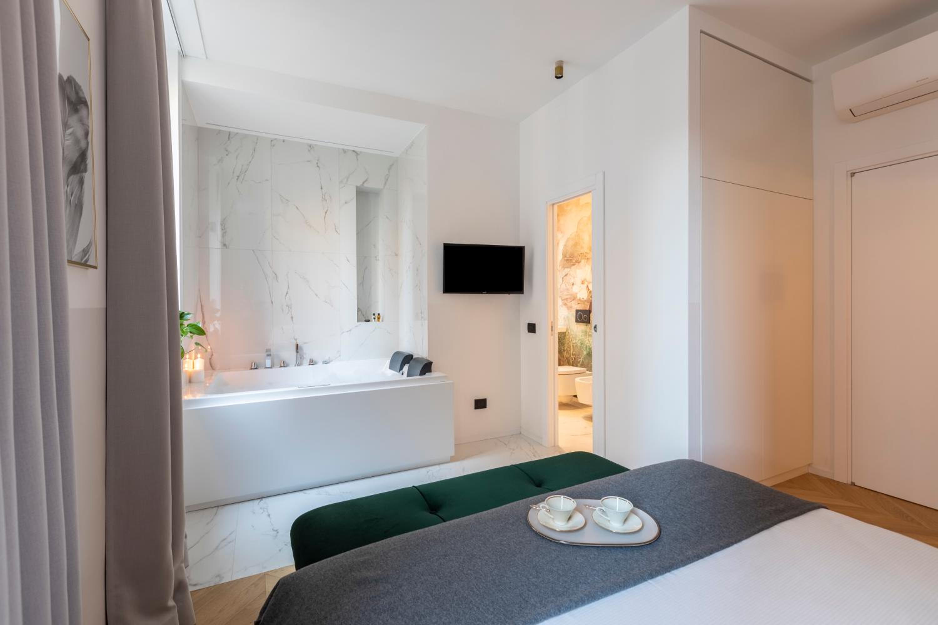 ROMAC Trinity - 3bdr apartment with Sauna & Jacuzzi in Campo de Fiori