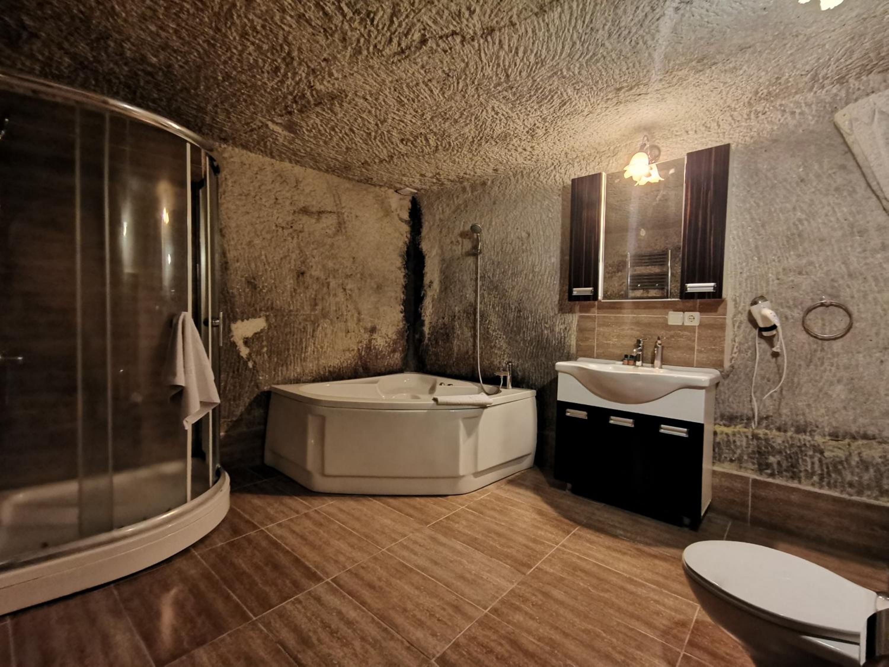 Falcon Cave Suites - Image 67