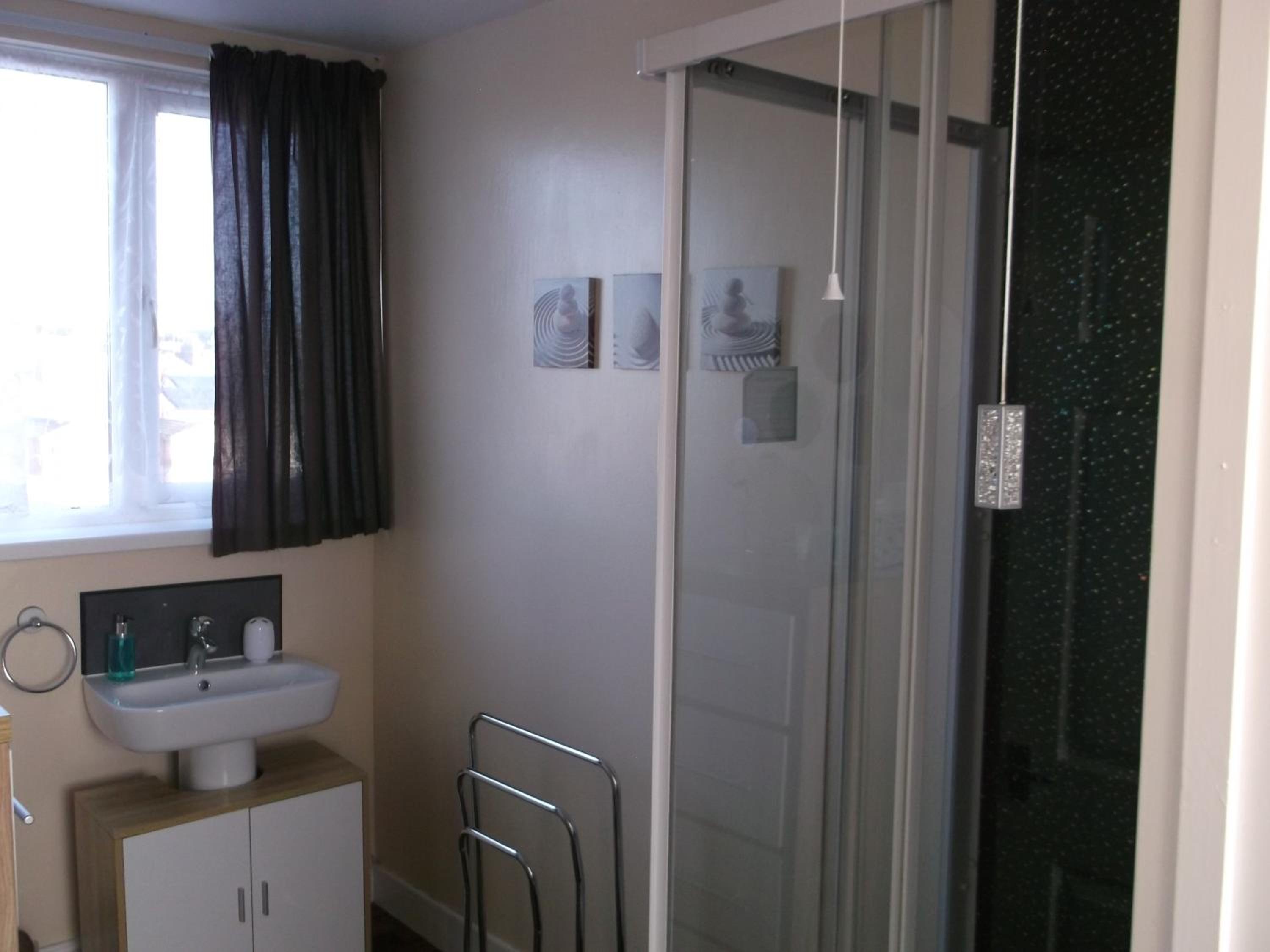 OYO Twins Palms Guest House