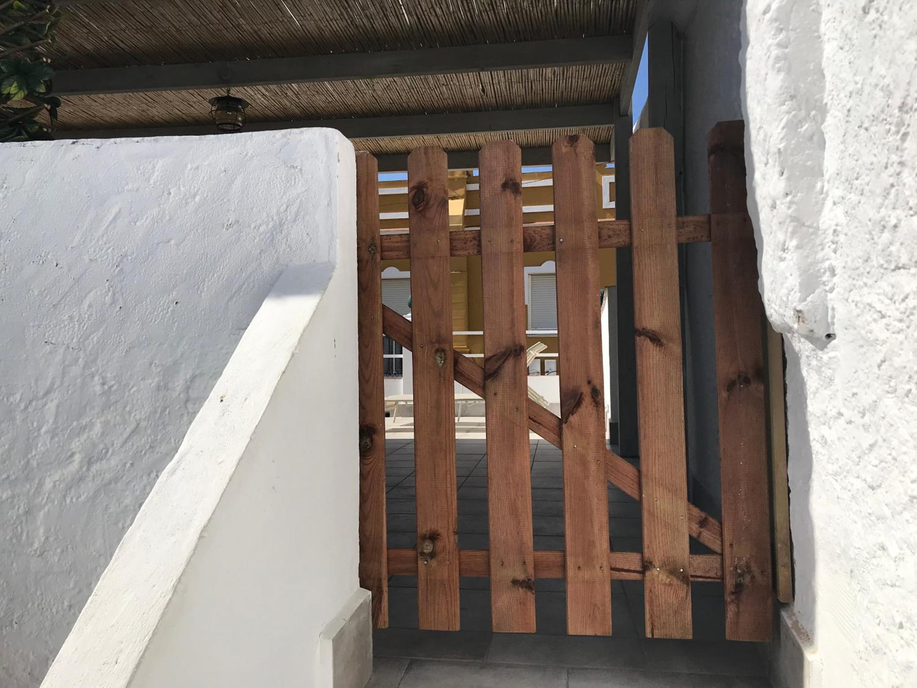 Malaga Beach House, 2 city bikes, 2 children's bikes, WiFi, BIG terrace, BBQ, Family, Childfriendly