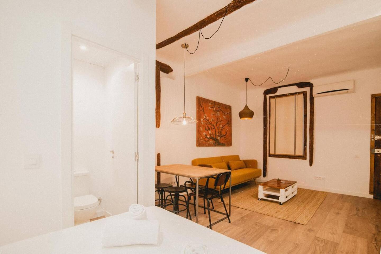 CHARMING DESIGN APARTMENT REINA SOFIA view 3