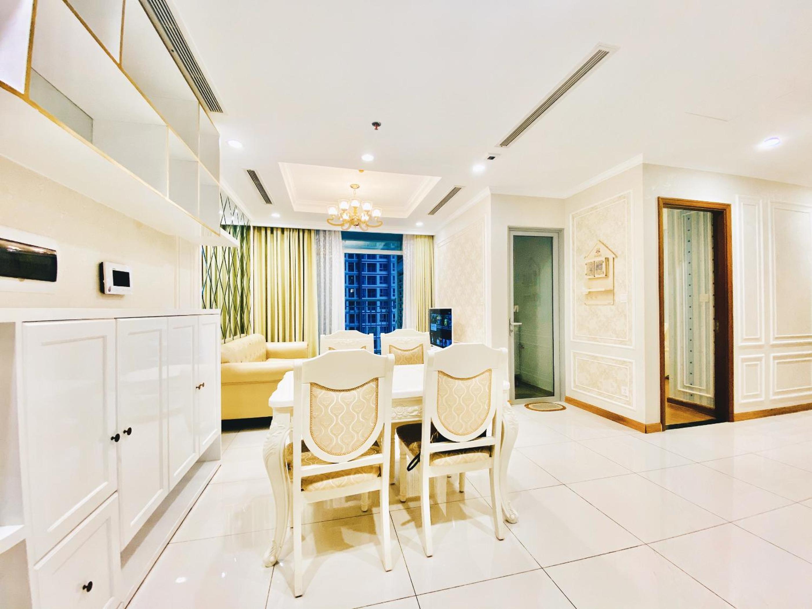 The Luxe Nest Landmark 81