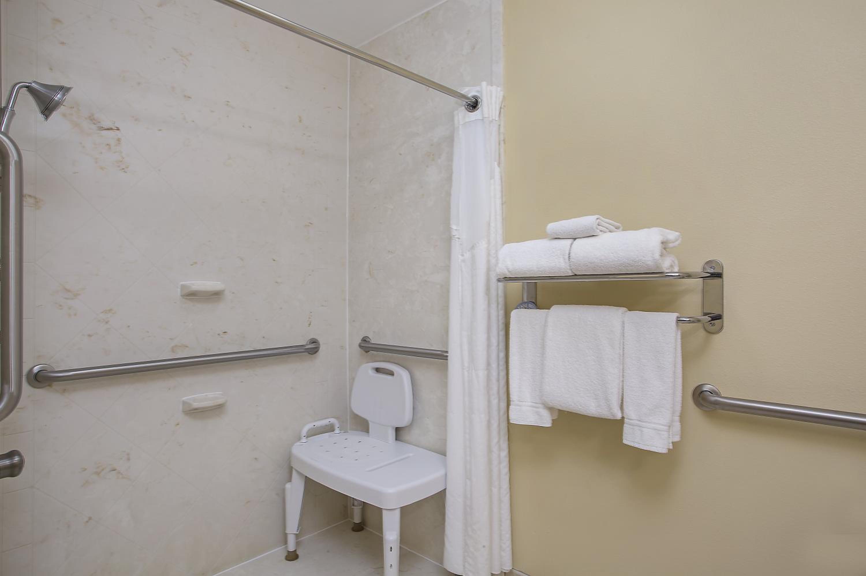 Somerset Vacations - Holiday Inn Express Hotel  Suites Somerset Central, an IHG Hotel - Property Image 72