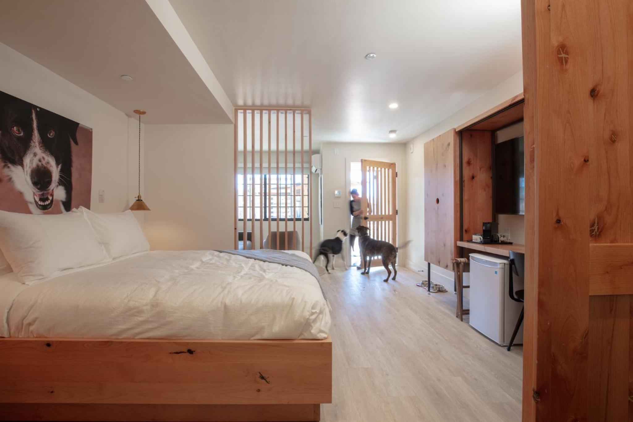 Kanab Vacations - Best Friends Roadhouse and Mercantile - Property Image 14