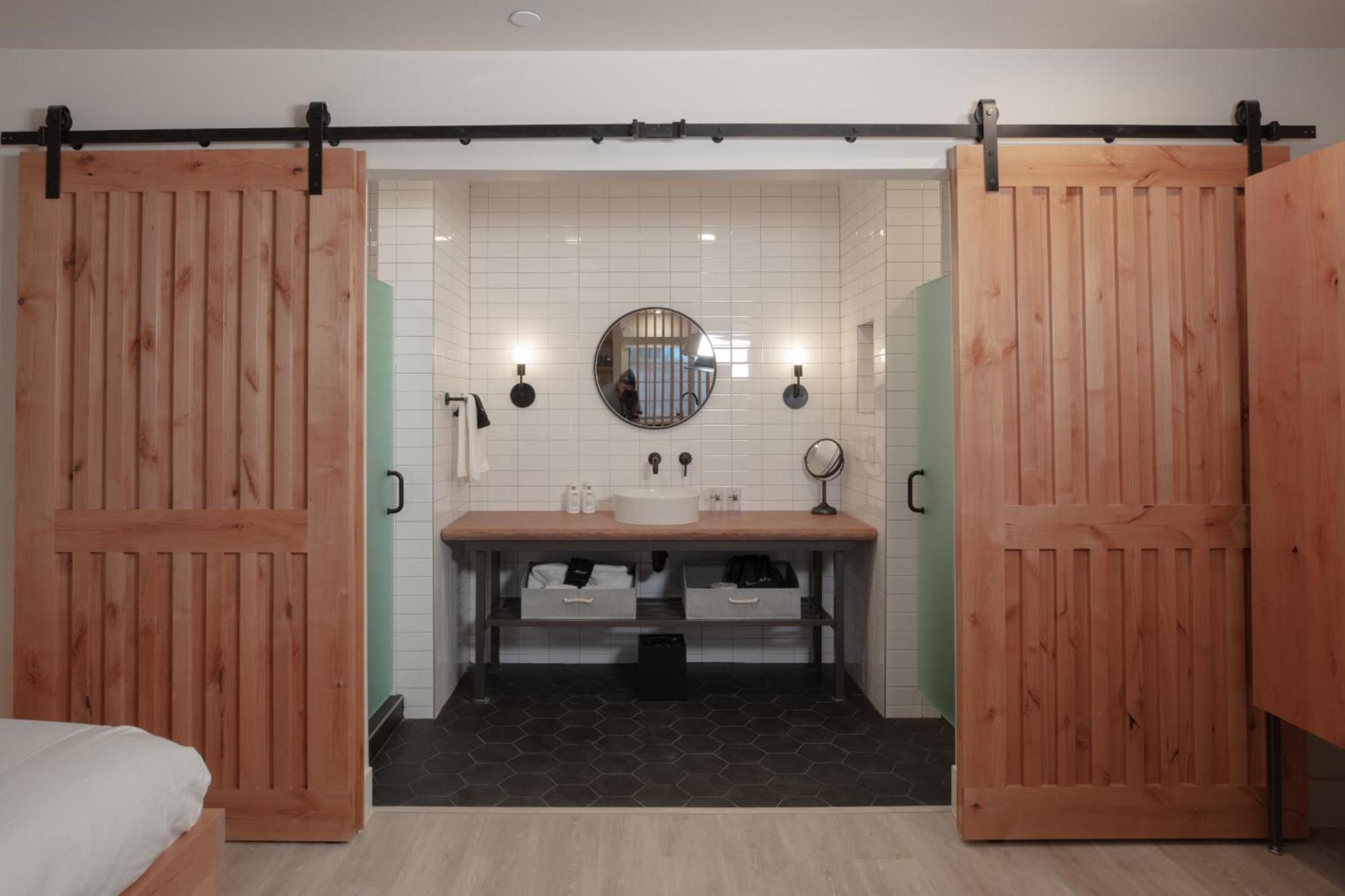 Kanab Vacations - Best Friends Roadhouse and Mercantile - Property Image 16