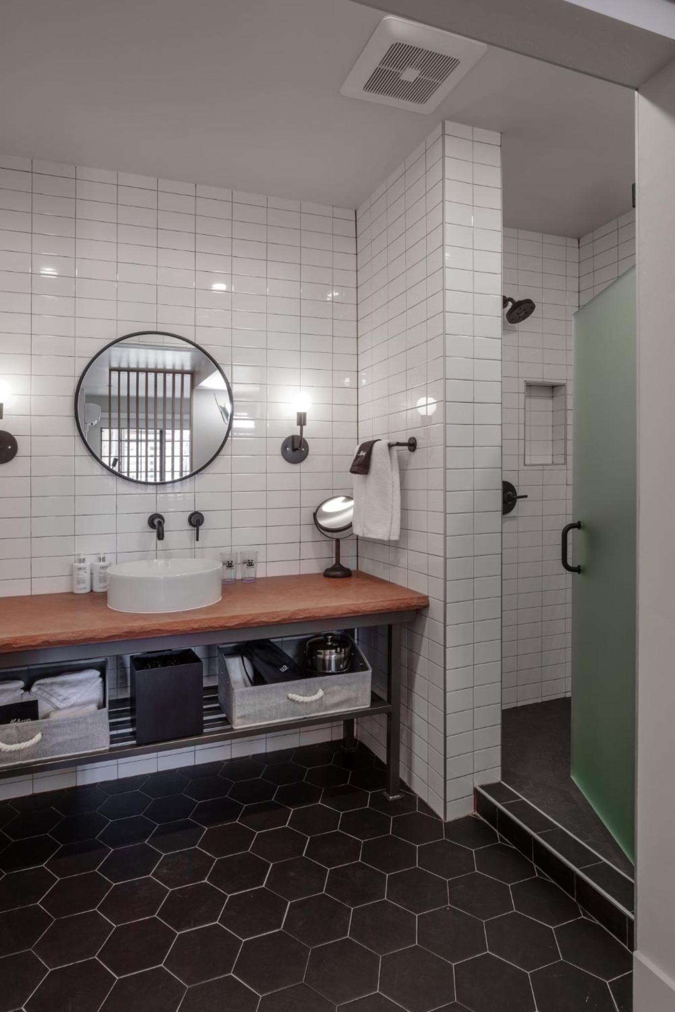 Kanab Vacations - Best Friends Roadhouse and Mercantile - Property Image 18