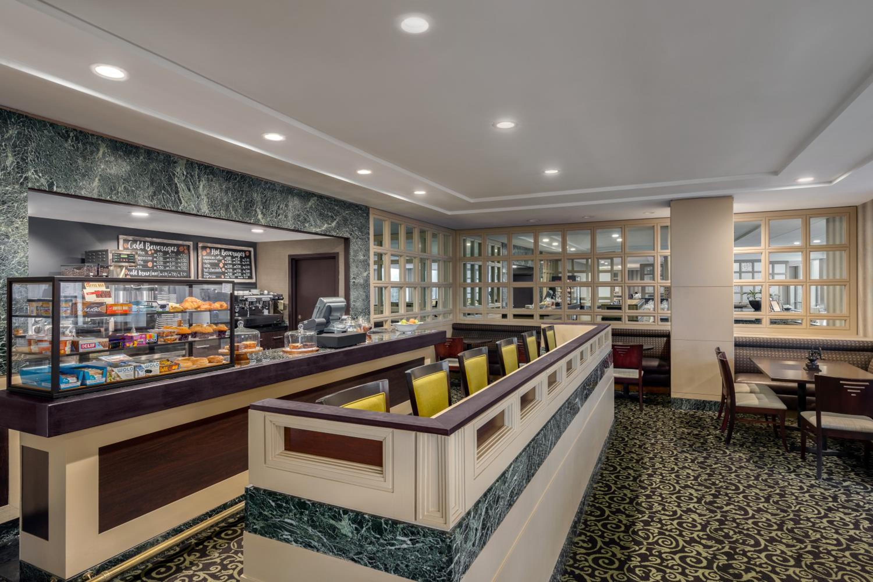 LaGuardia Plaza Hotel - Property Image 11