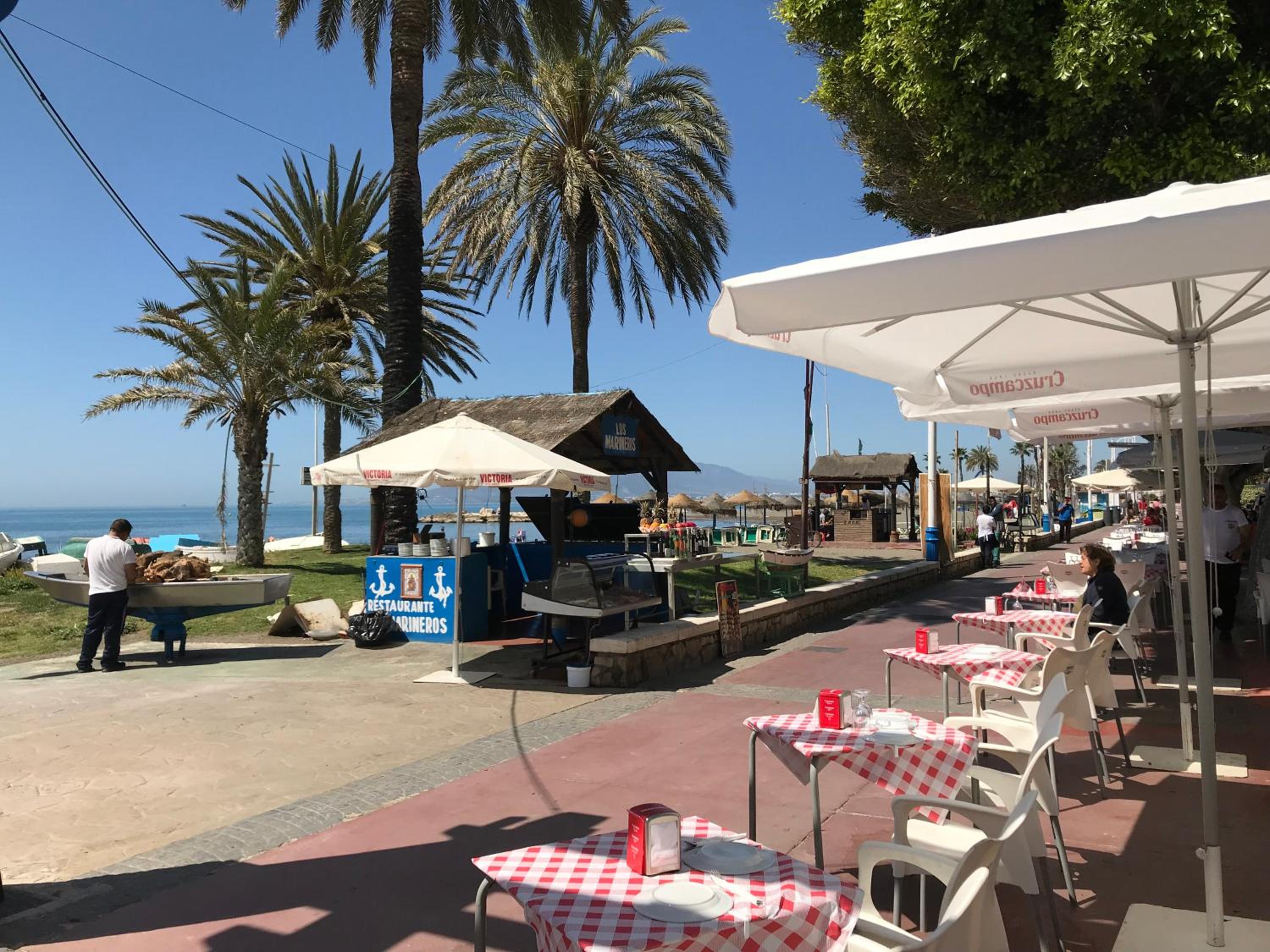 Malaga Beach House, 2 city bikes, 2 children's bikes, WiFi, BIG terrace, BBQ, Family, Childfriendly