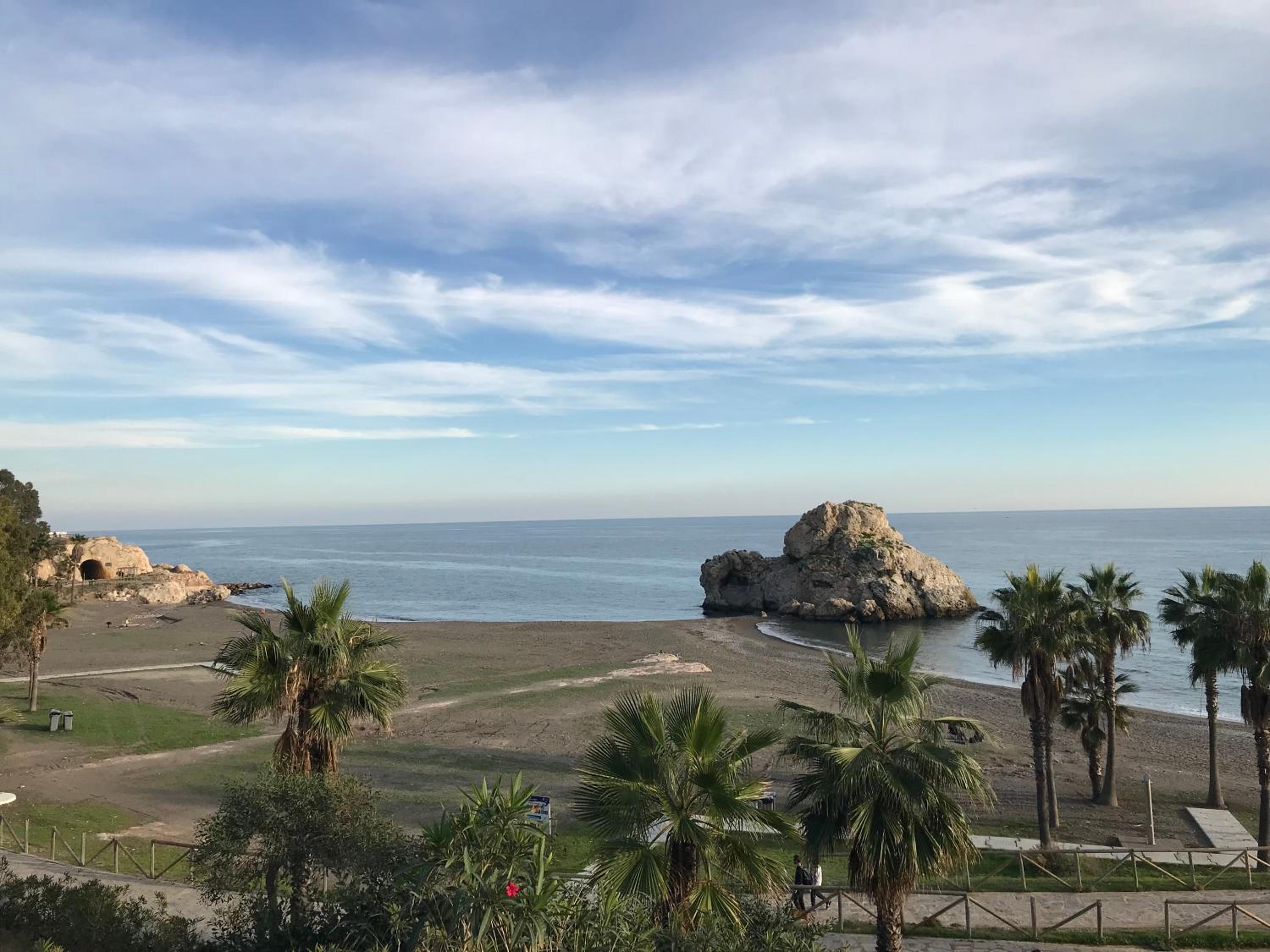 Malaga Beach House, 2 city bikes, 2 children's bikes, WiFi, BIG terrace, BBQ, Family, Childfriendly
