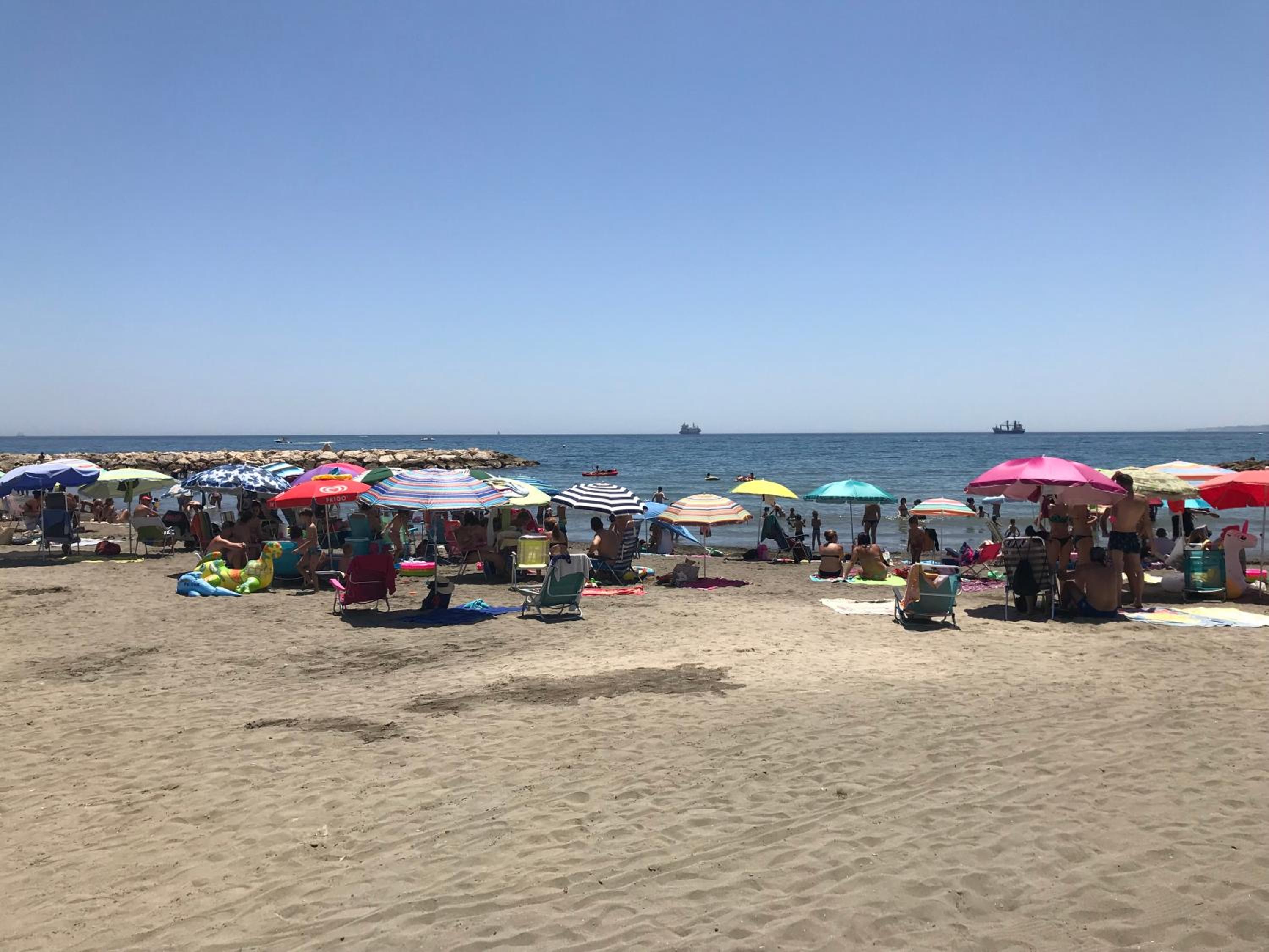 Malaga Beach House, 2 city bikes, 2 children's bikes, WiFi, BIG terrace, BBQ, Family, Childfriendly