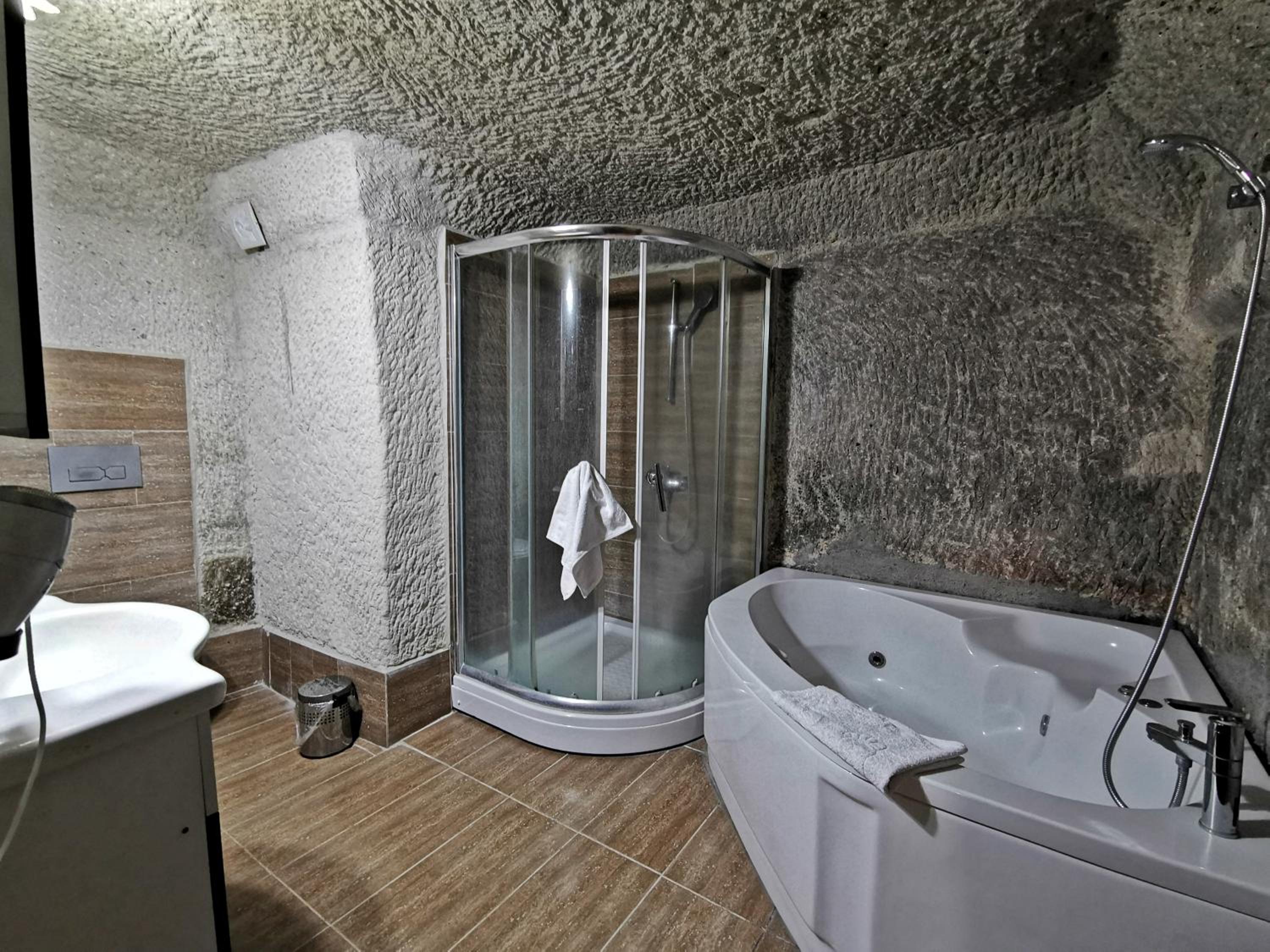 Falcon Cave Suites - Image 66