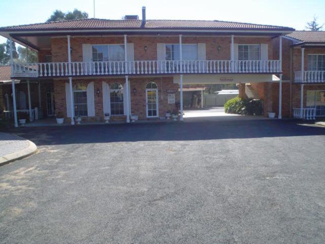 Coachmans Rest Motor Lodge view 4