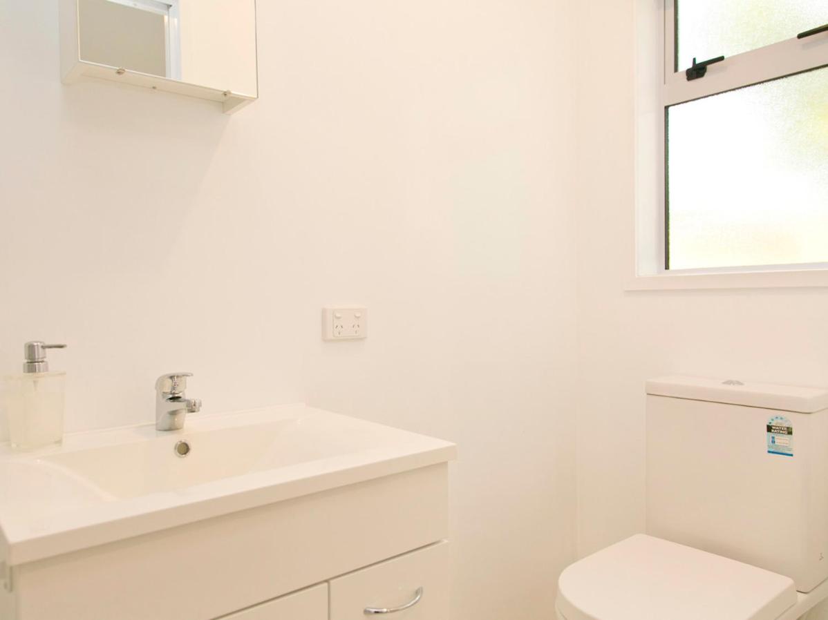 Bellbird Cottage - Lake Taupo Bach view 5