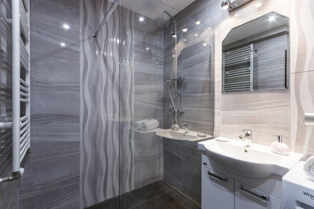 New Apartment OLD TOWN - 54m2 - 6 beds - New Bulding - Lift view 4