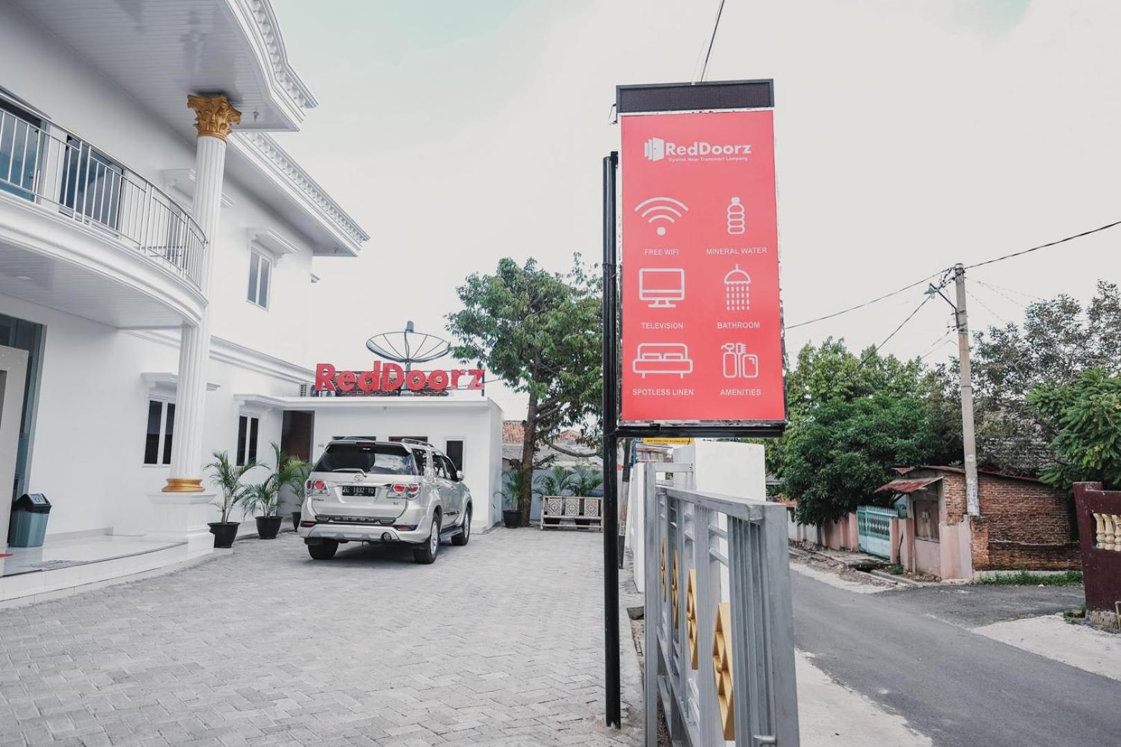 RedDoorz Syariah near Transmart Lampung view 2