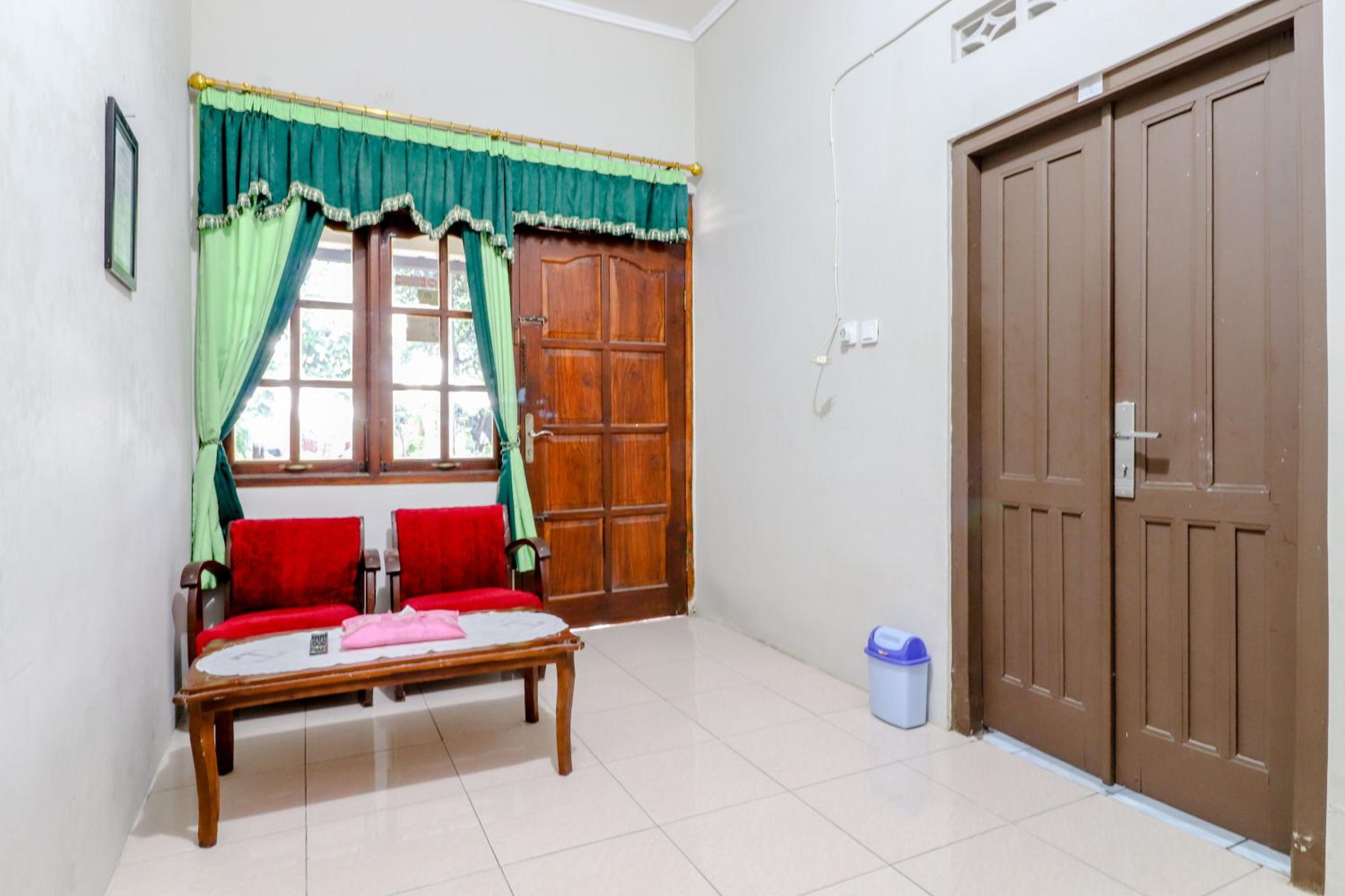 Homestay Damandiri Prambanan Syariah view 5