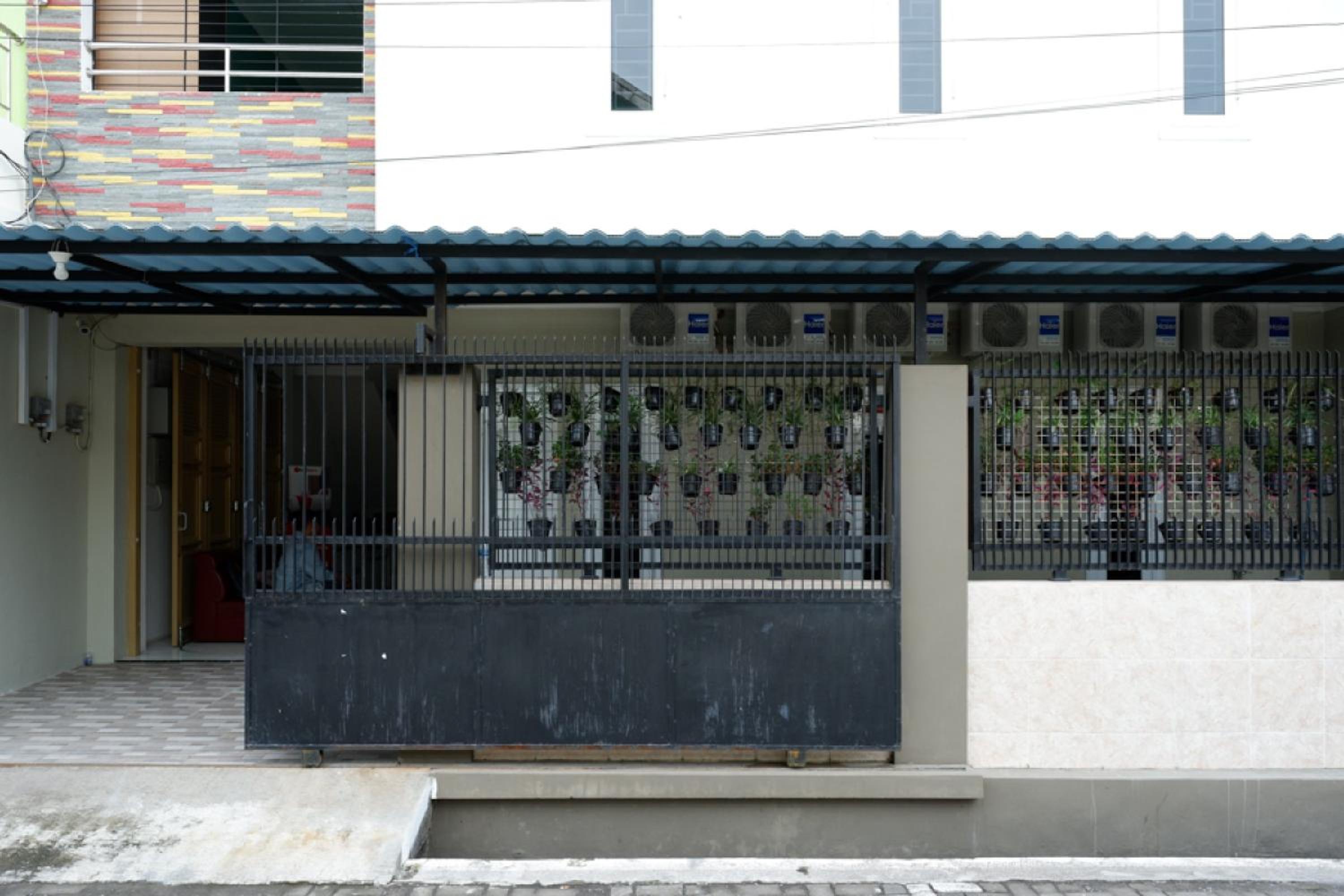 RedDoorz Hostel near Kota Lama Semarang view 2
