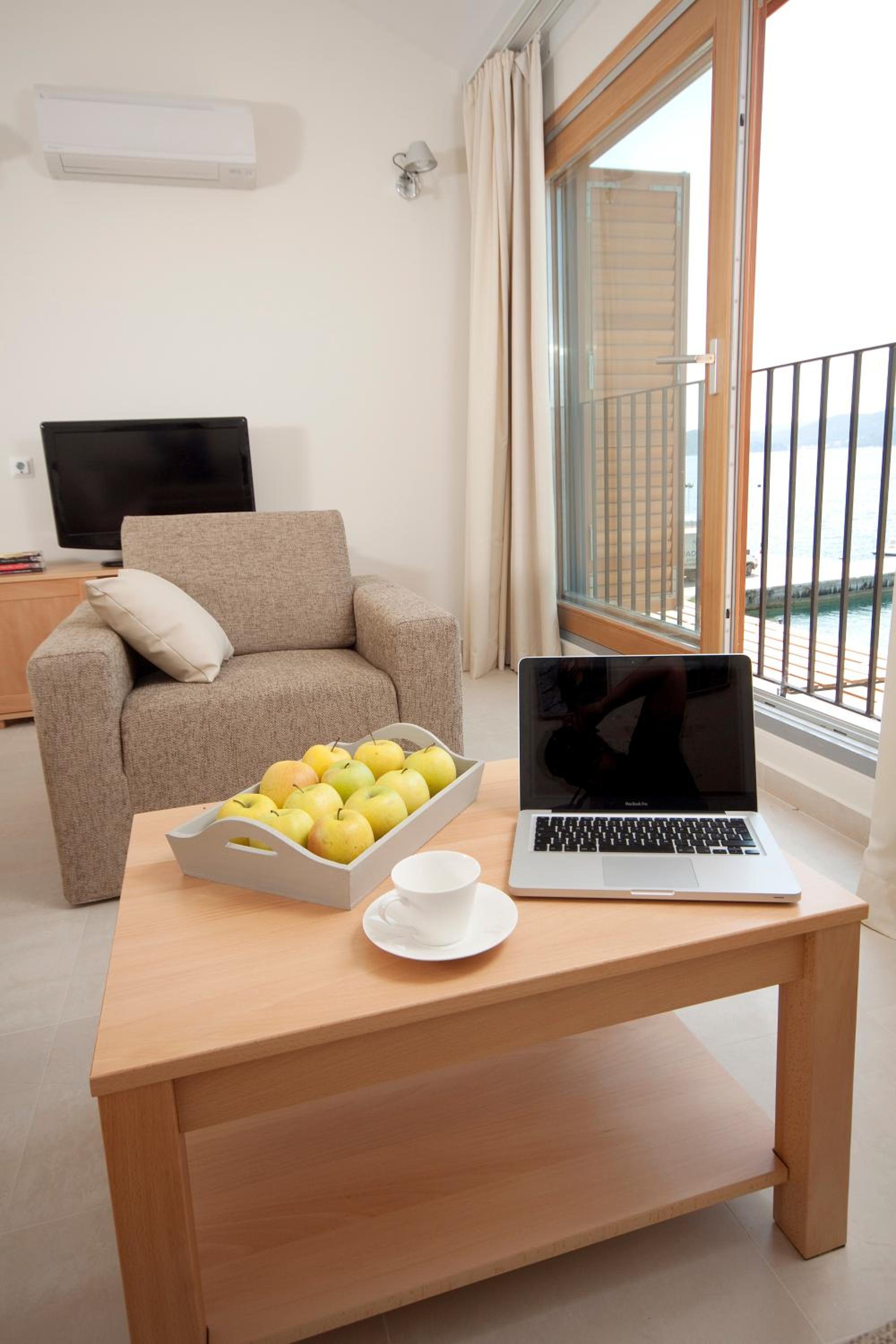 Eol Apartments Viganj view 2