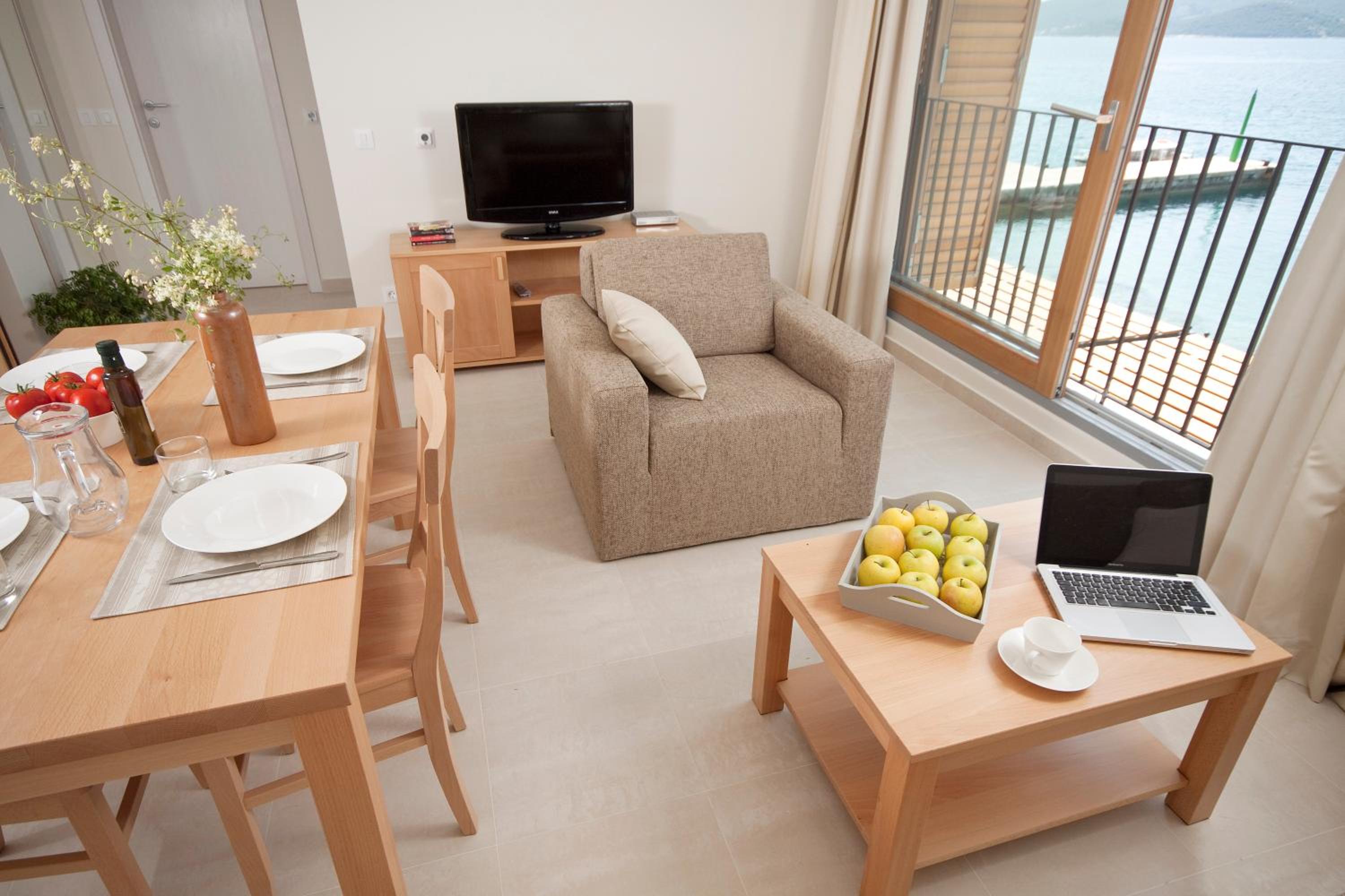 Eol Apartments Viganj view 4