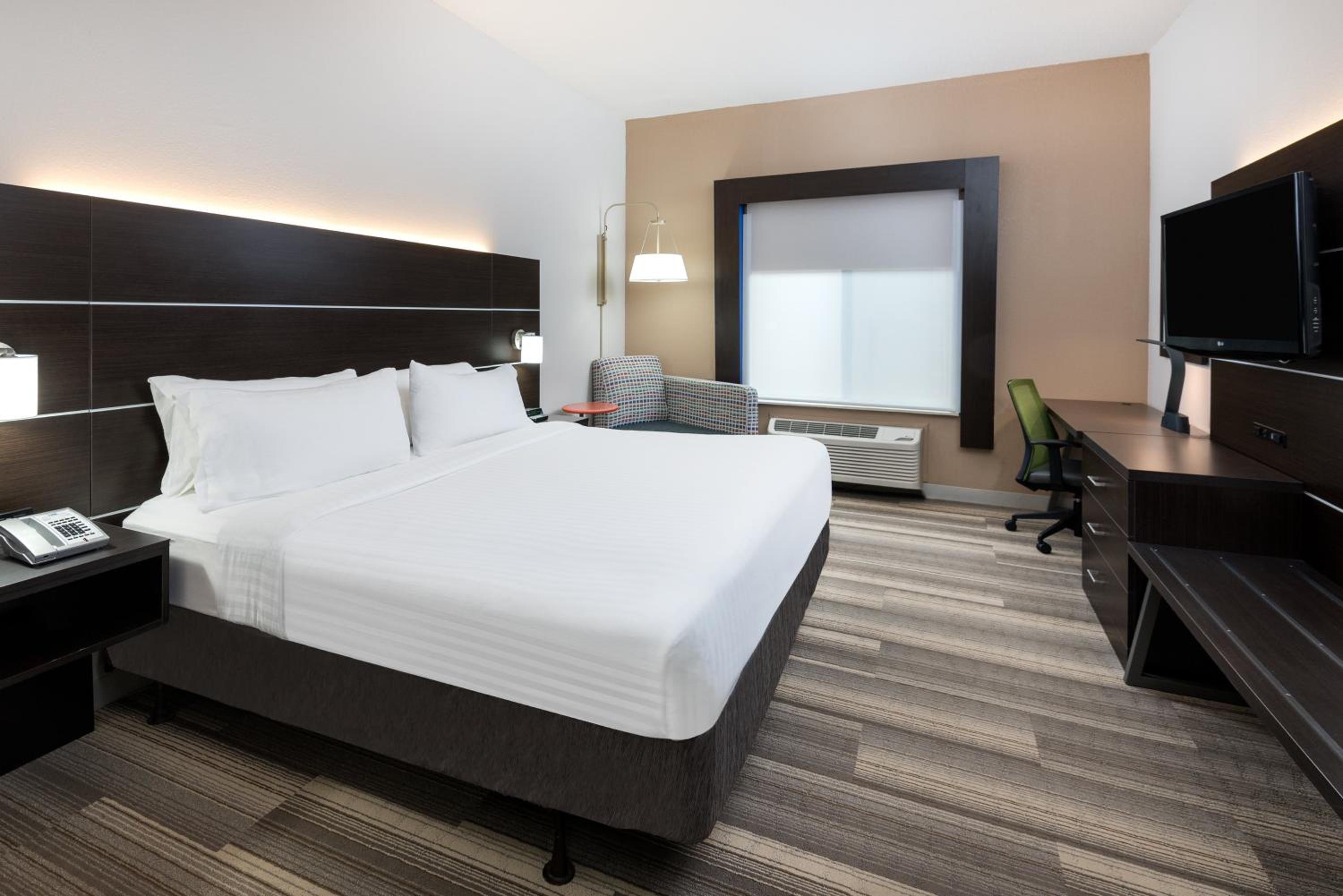 Hillsville Vacations - Holiday Inn Express Hillsville, an IHG Hotel - Property Image 19