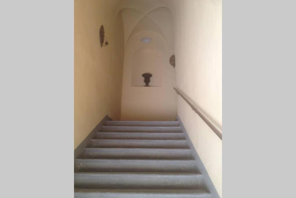 Cozy apartment in Palazzo Malaspina view 2