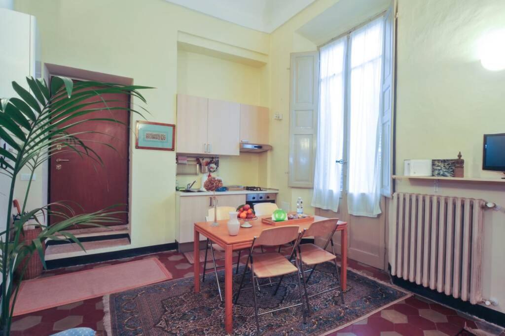 Cozy apartment in Palazzo Malaspina view 3