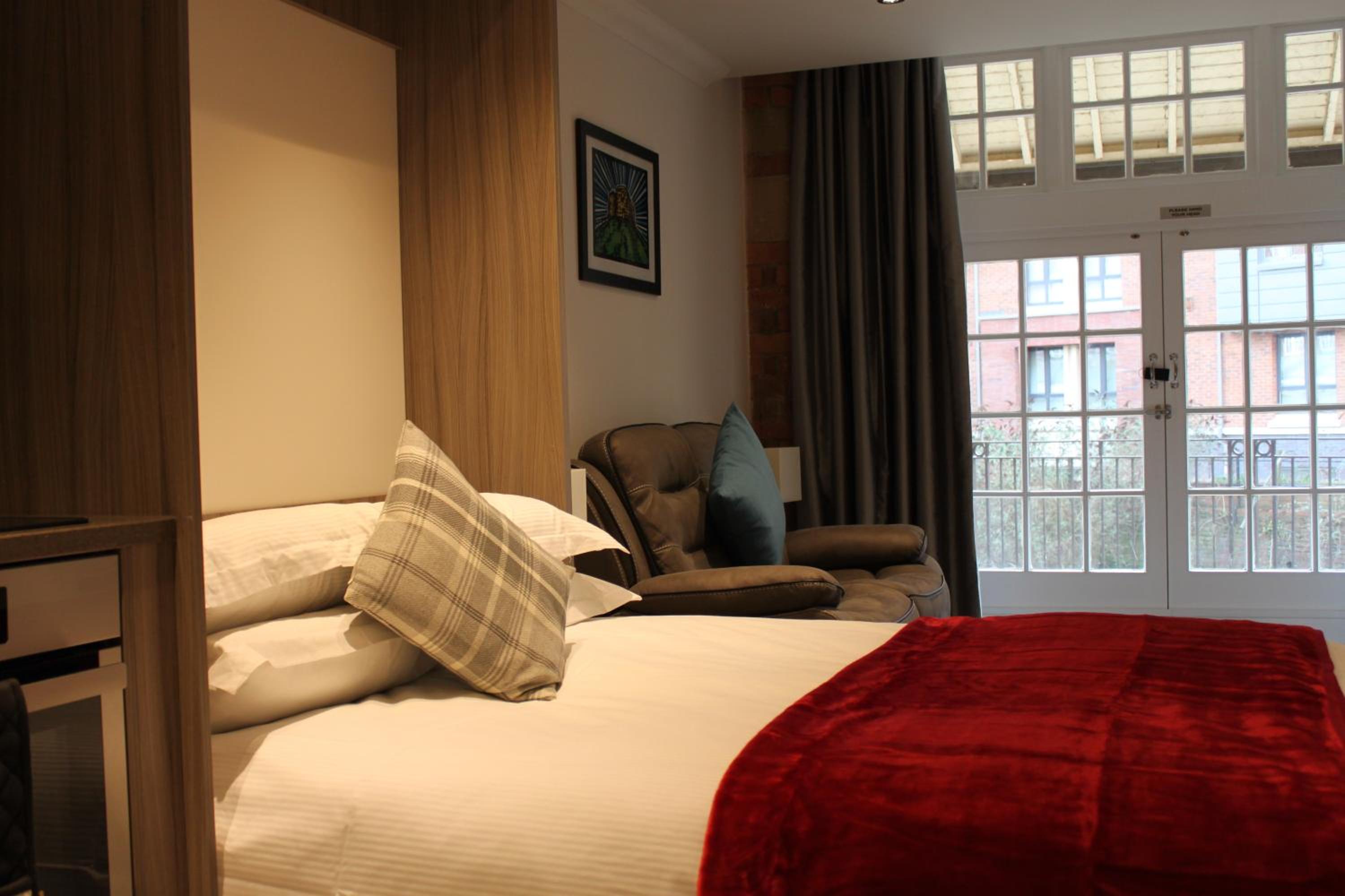 Waters Edge at Cocoa Suites photo 5