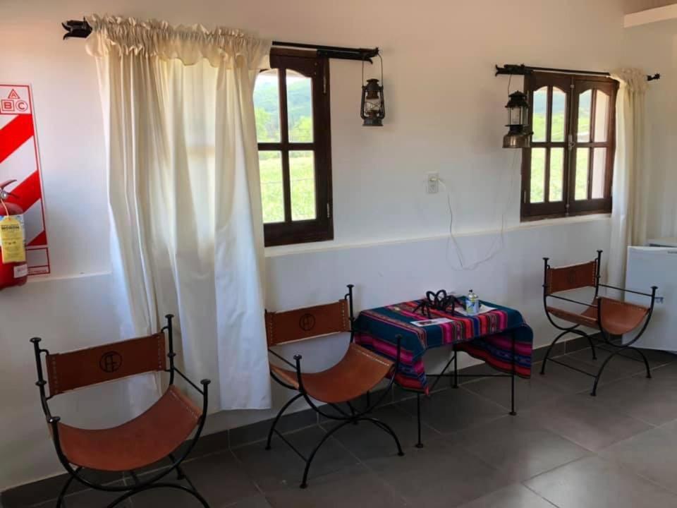 Hostal Los Faroles Chicoana