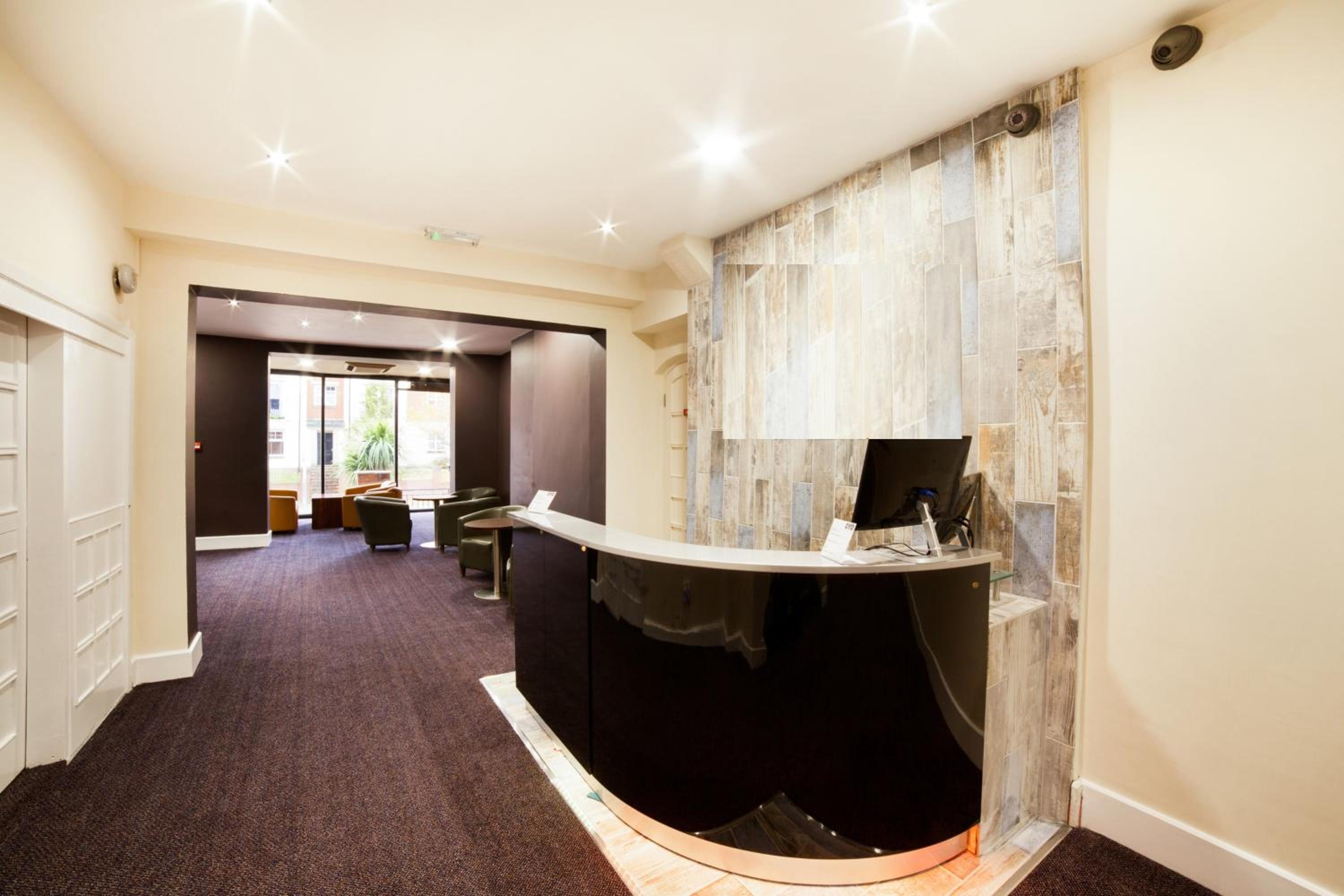 Wolverhampton Vacations - The Connaught Hotel Wolverhampton - Property Image 3