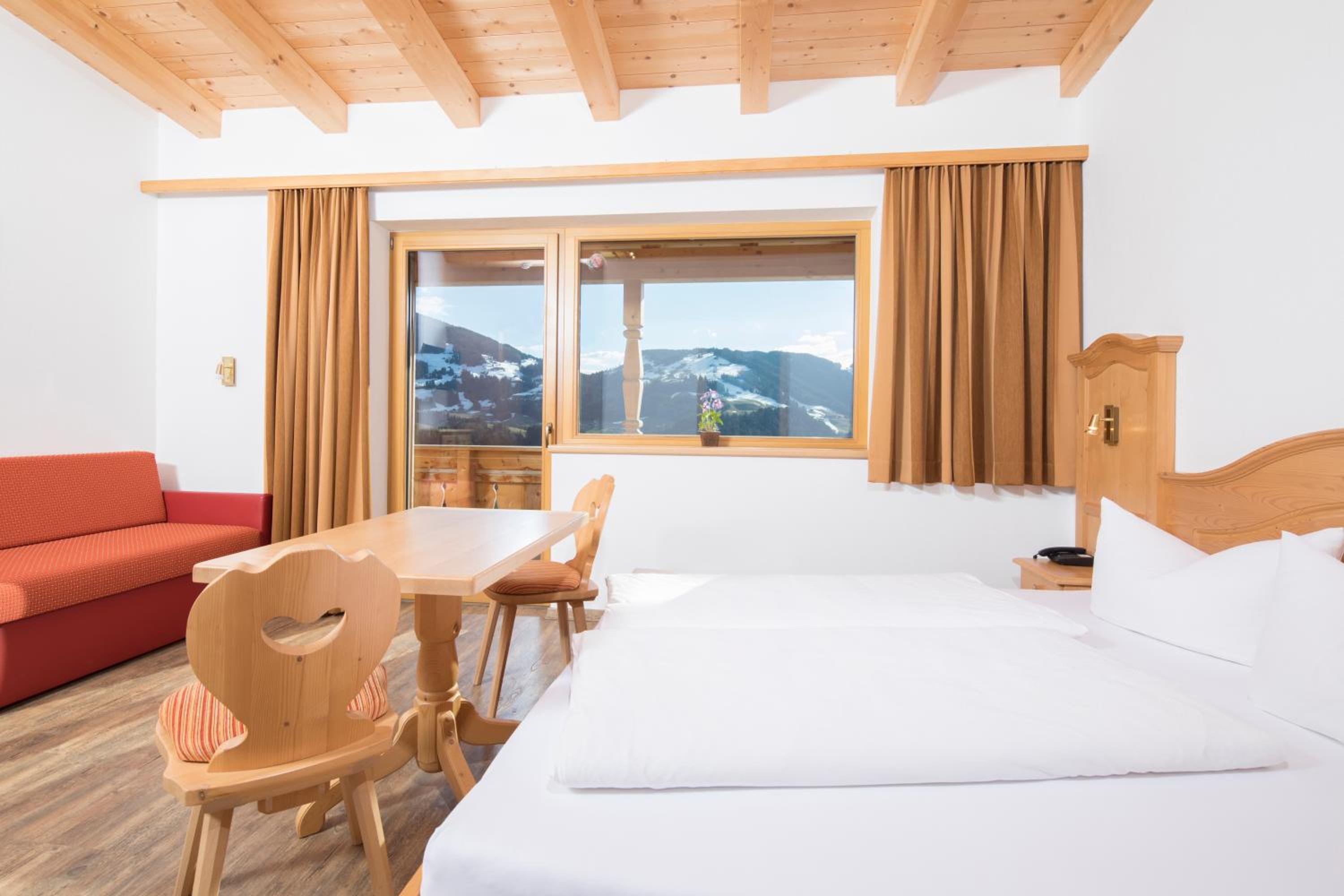 Hotel & Alpengasthof Pinzgerhof view 2