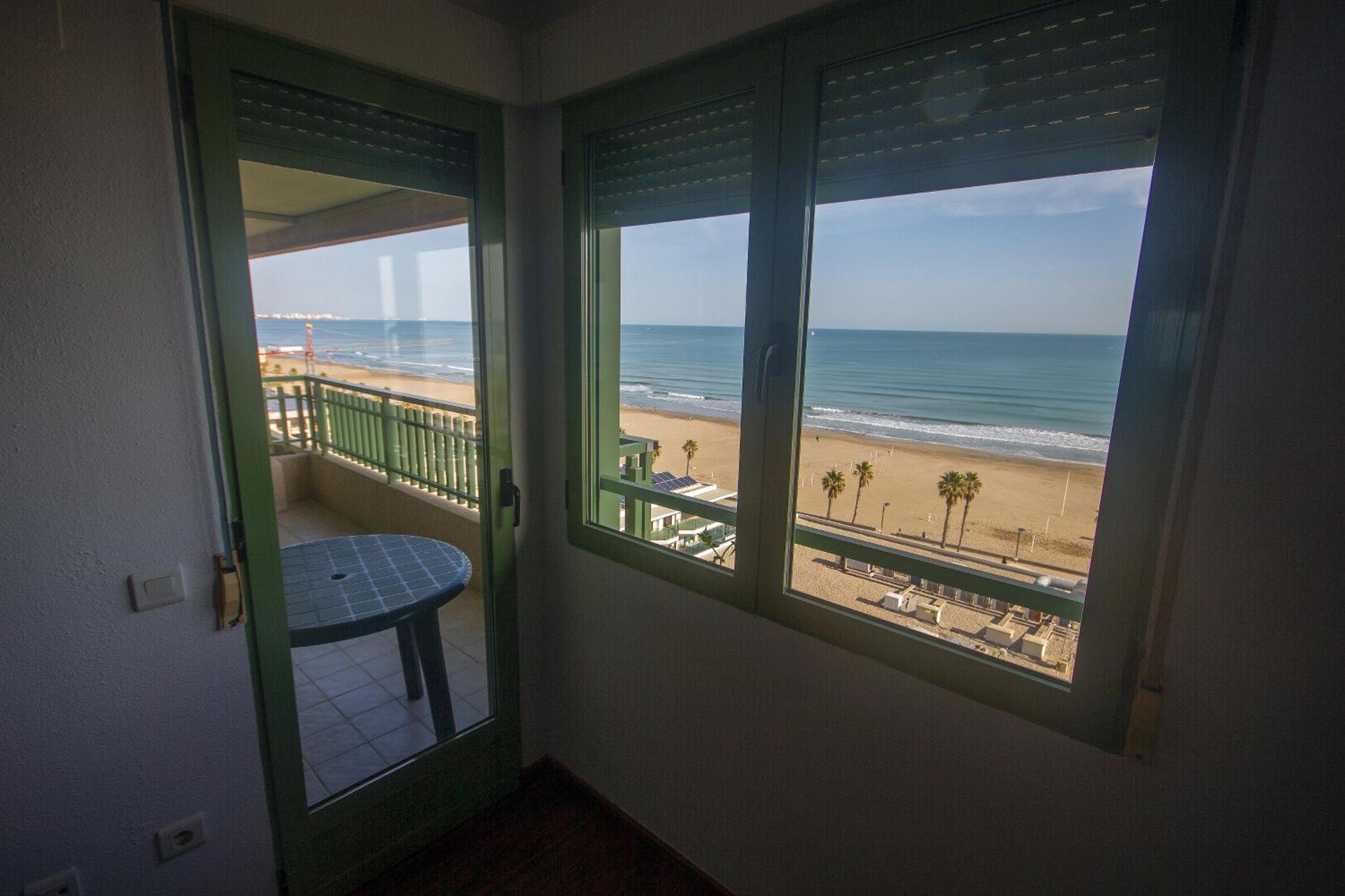 Front Sun Beach Apartment