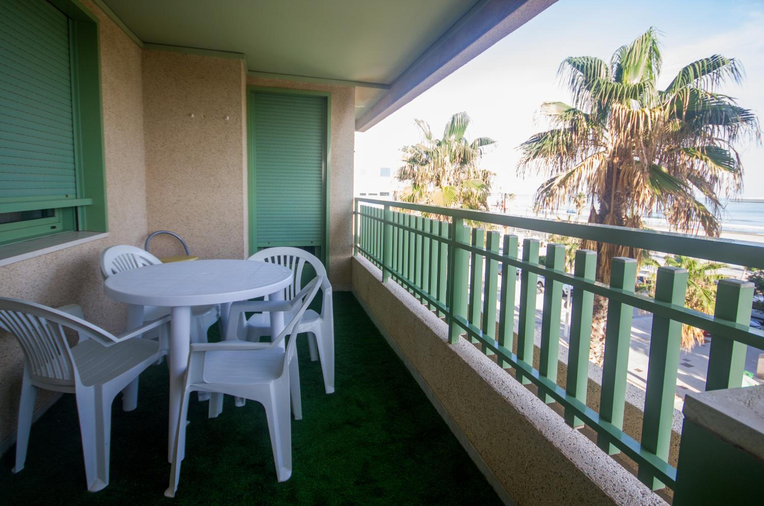 Front Sun Beach Apartment