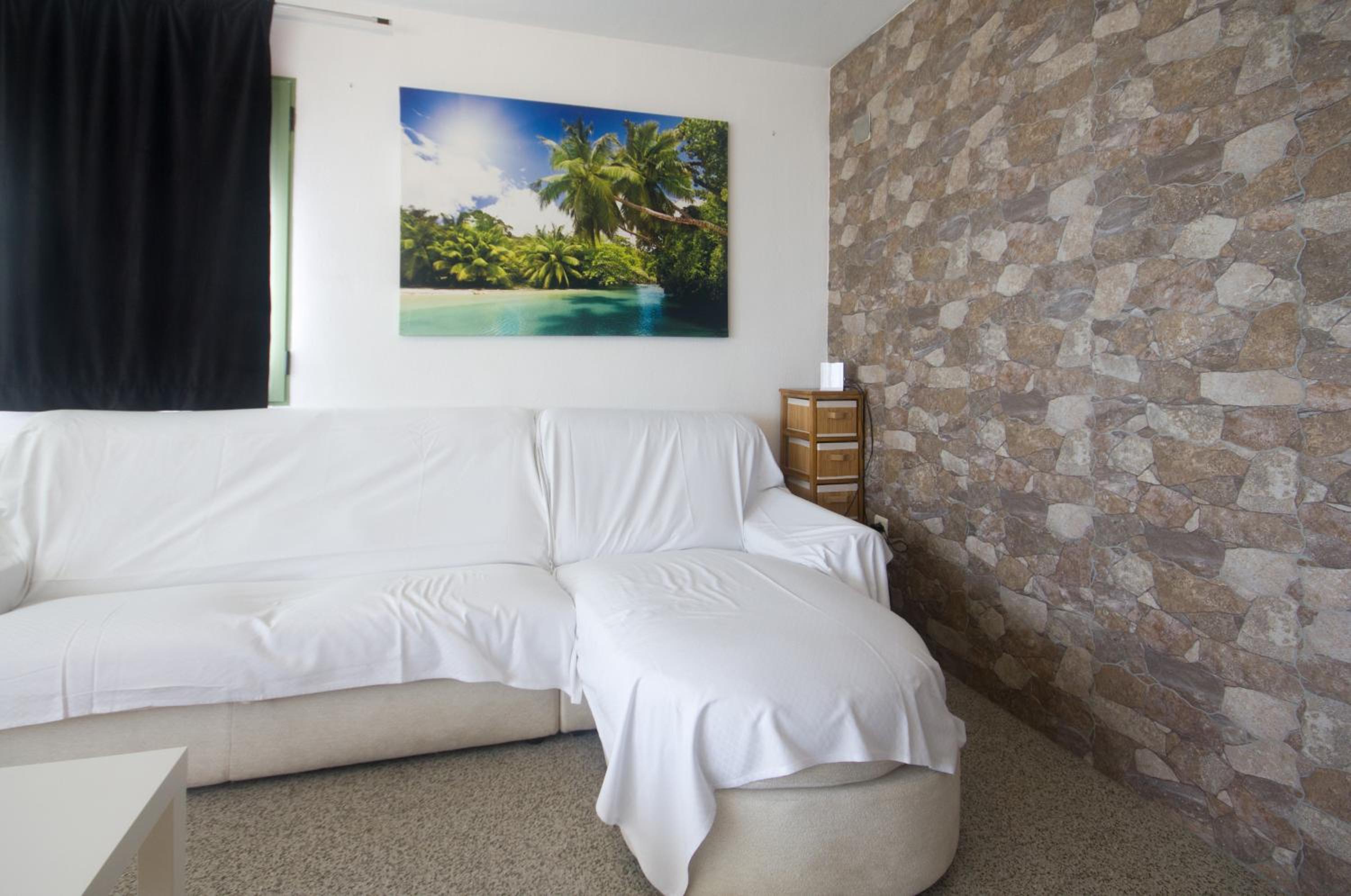 Front Sun Beach Apartment