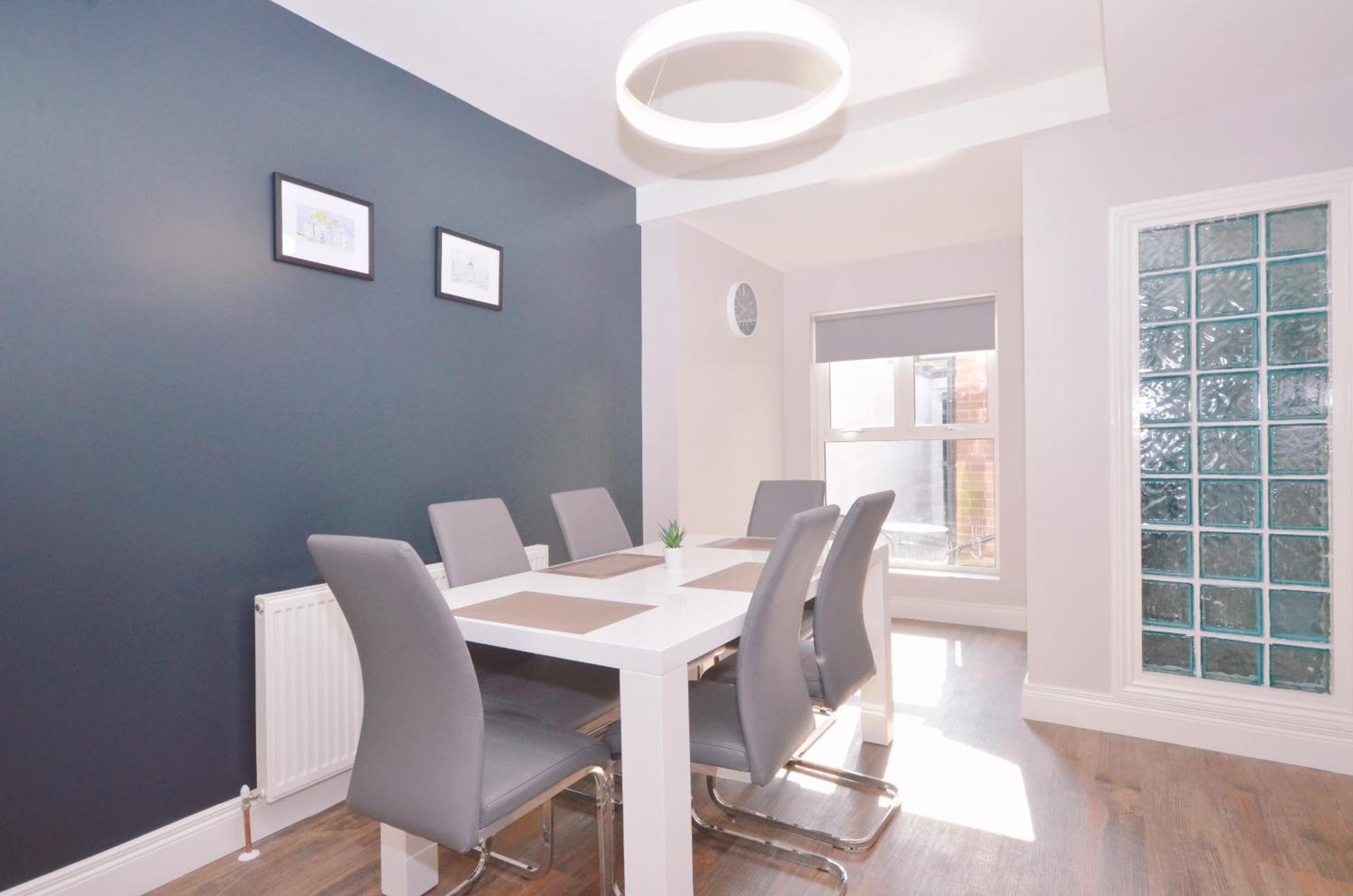 Modern Queens Quarter Townhouse 2 view 3