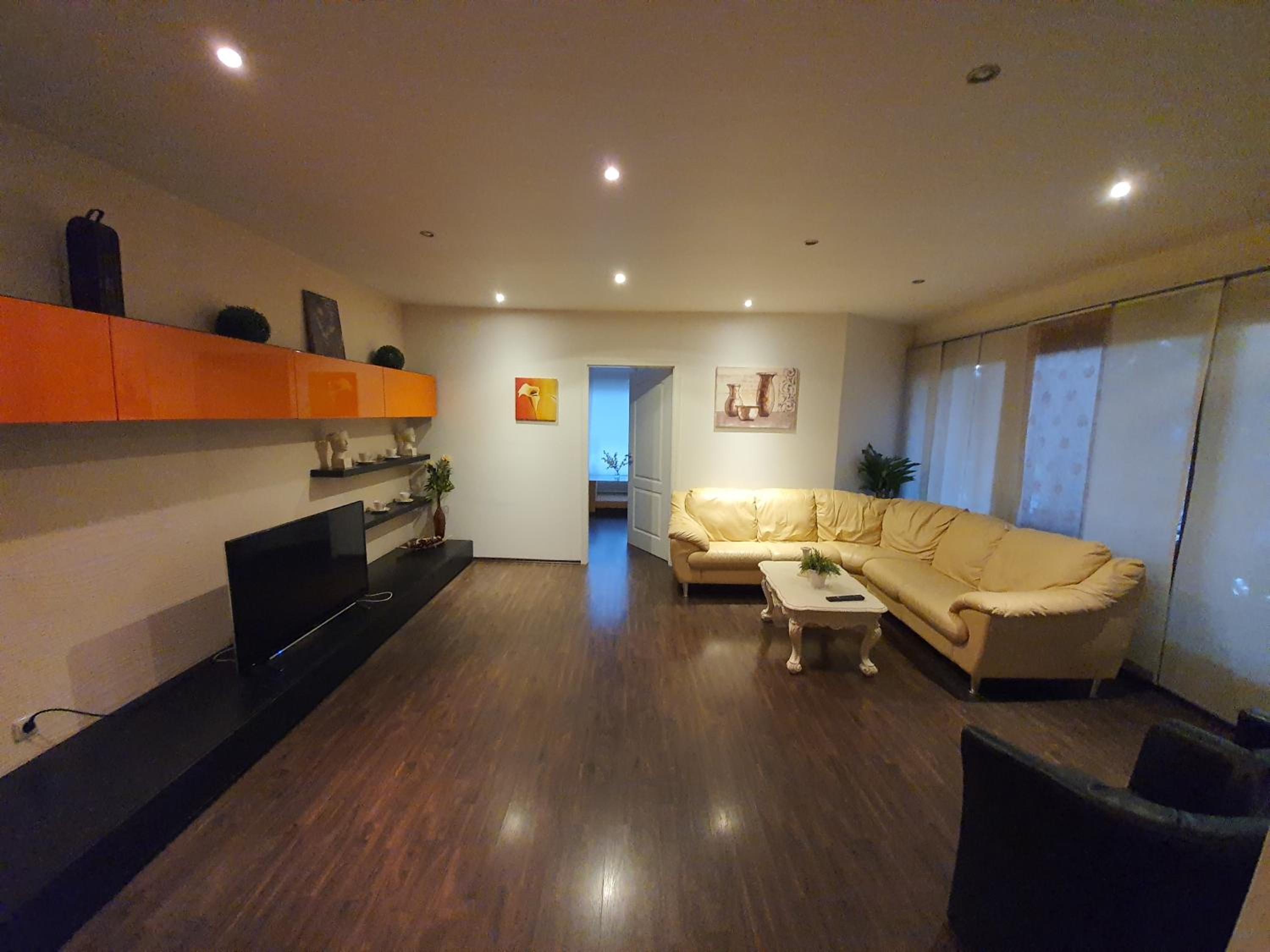 Apartment bei Hamburg bis 10 Personen mit Terasse und Gartennutzung.