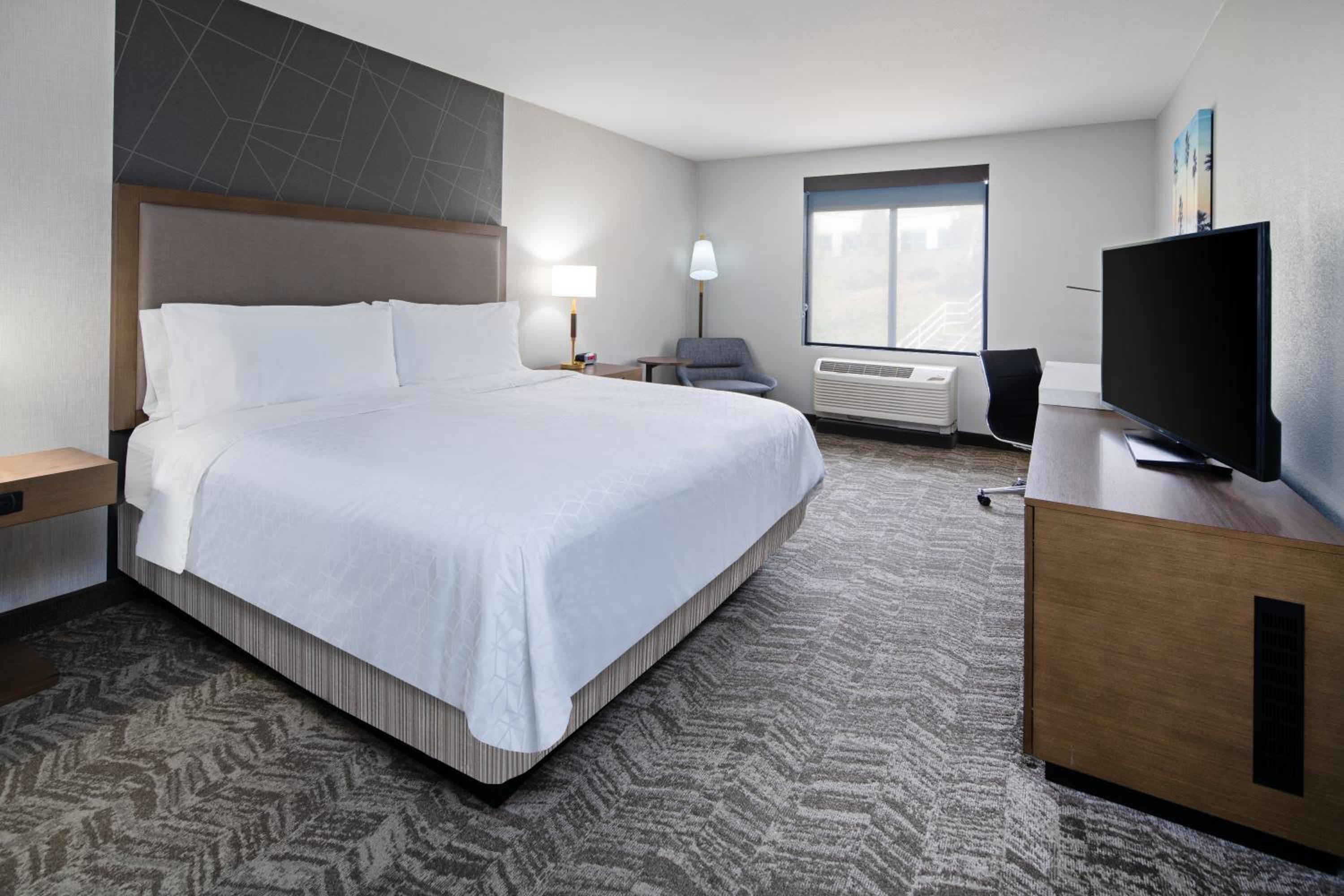 Best Western Valencia/Six Flags Inn Suites - Property Image 15
