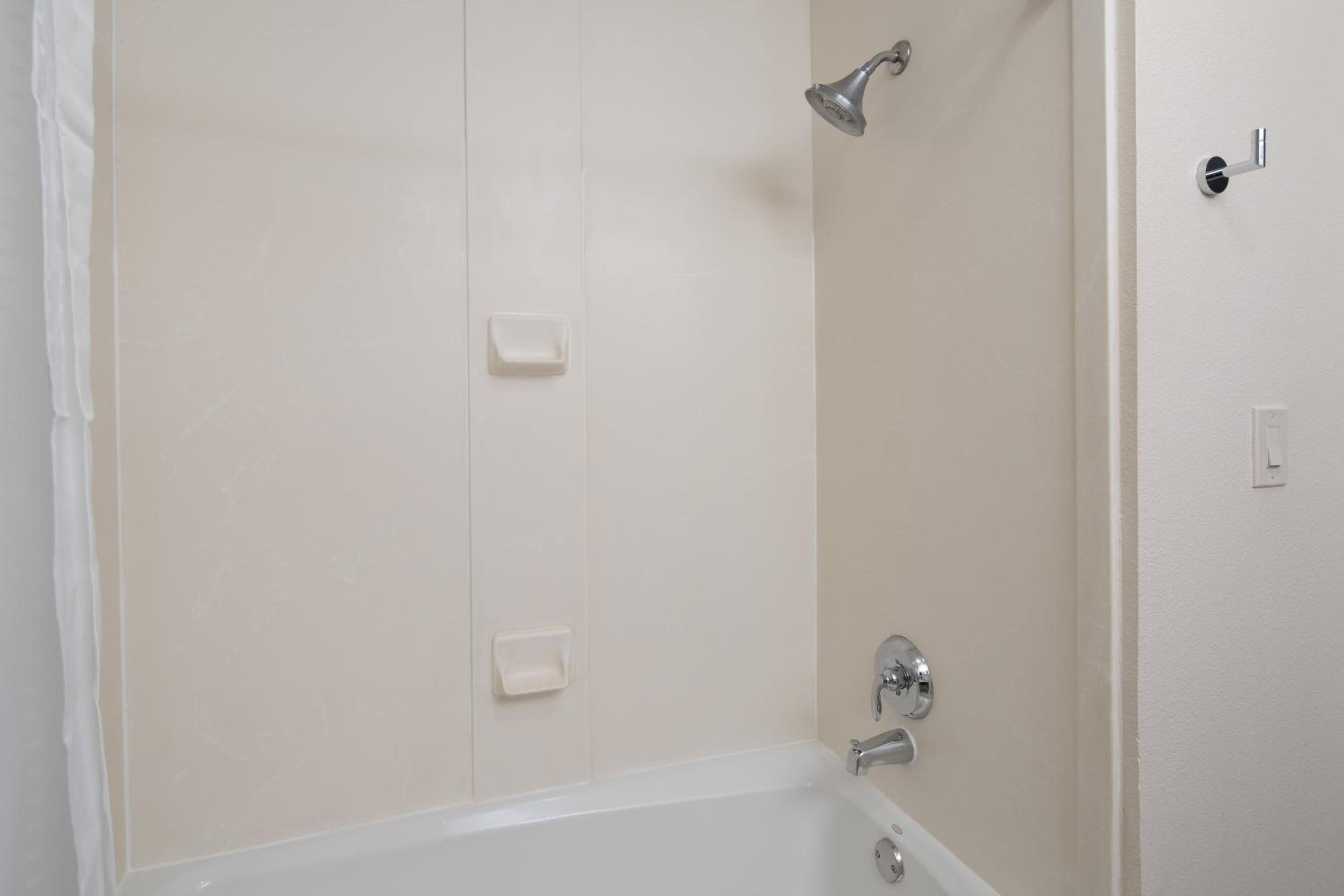 Best Western Valencia/Six Flags Inn  Suites - Property Image 9
