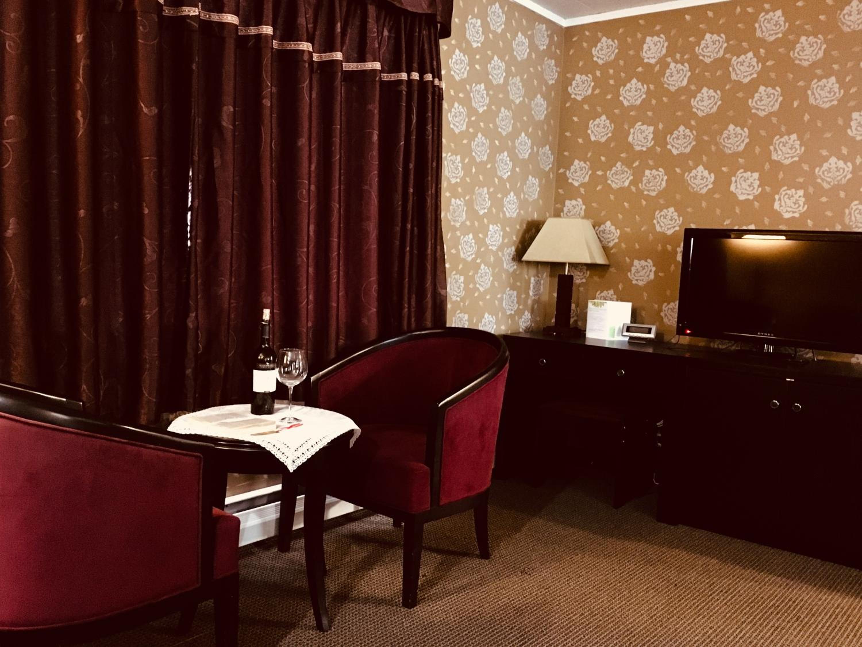 Alpine Inn & Suites