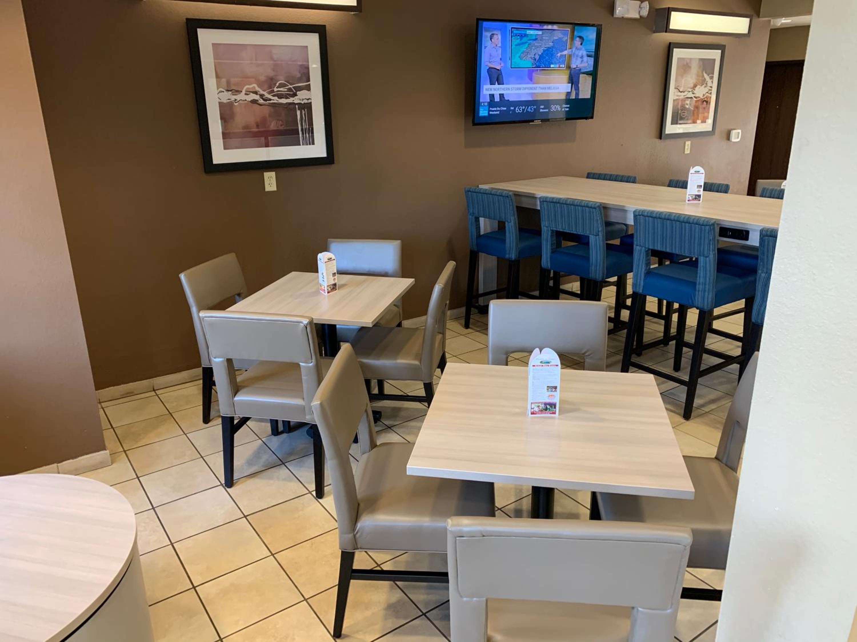 Microtel Inn & Suites by Wyndham Prairie du Chien view 4
