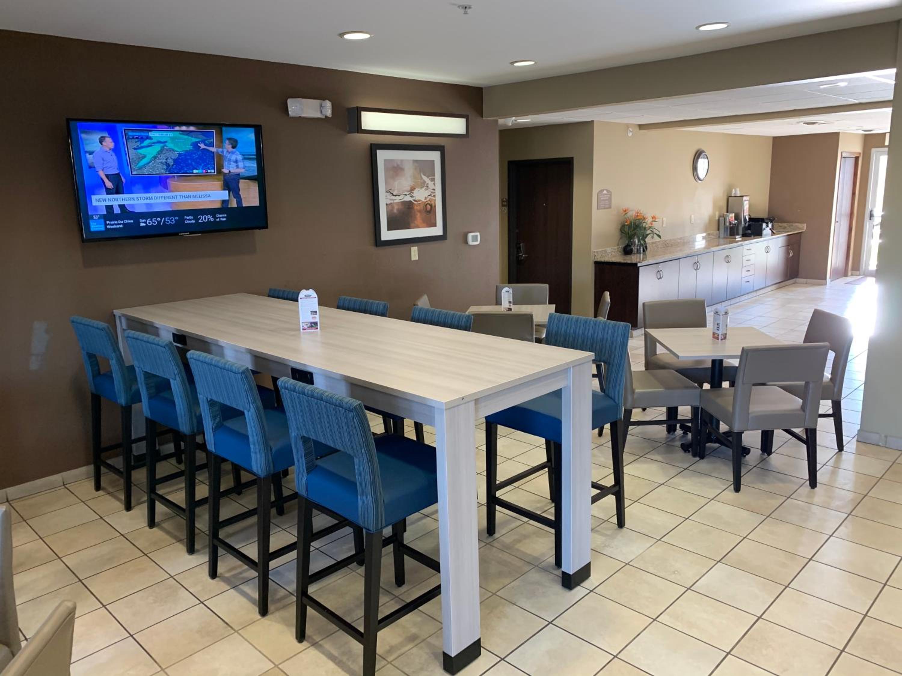 Microtel Inn & Suites by Wyndham Prairie du Chien view 5