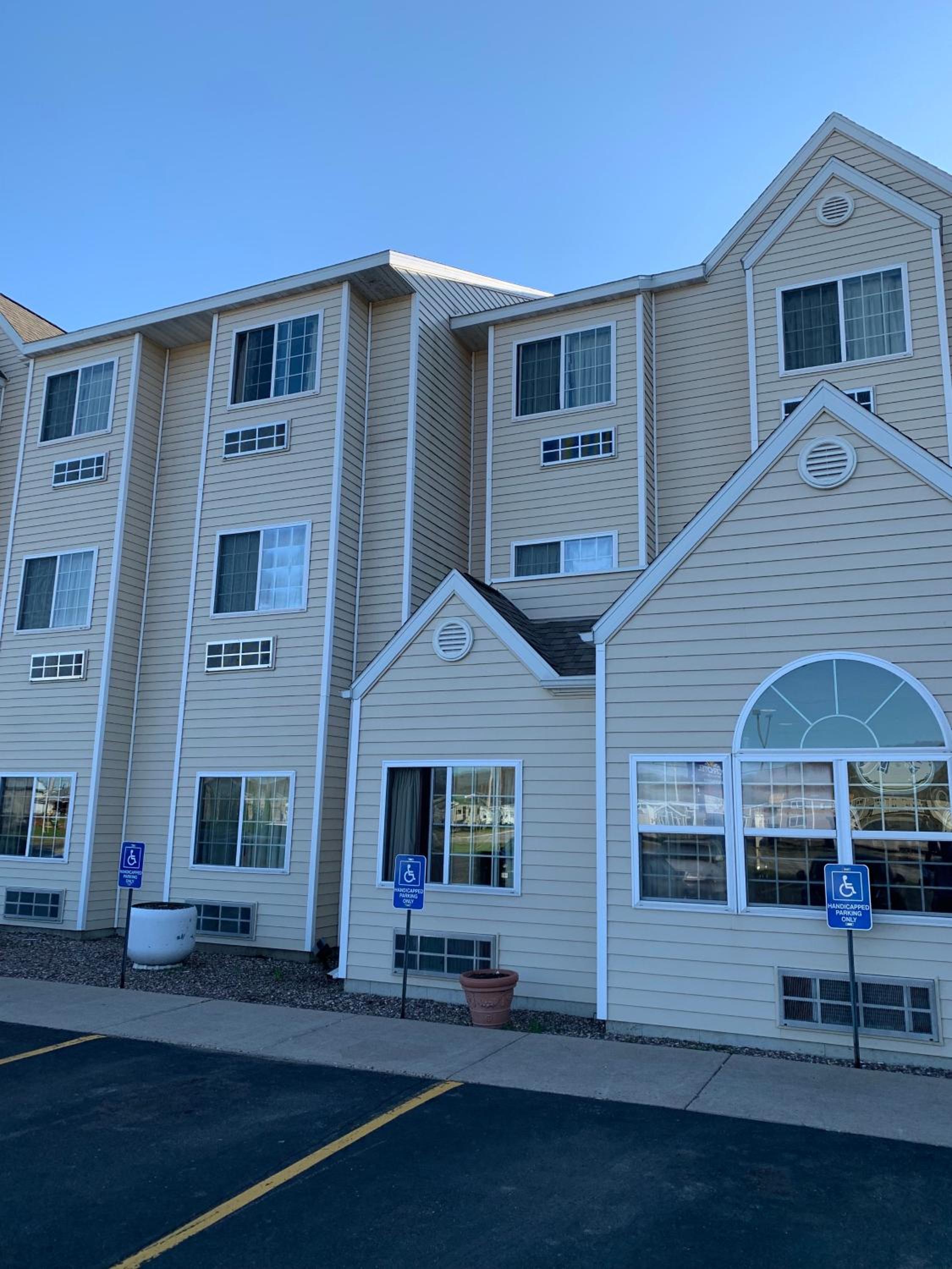 Microtel Inn & Suites by Wyndham Prairie du Chien view 2