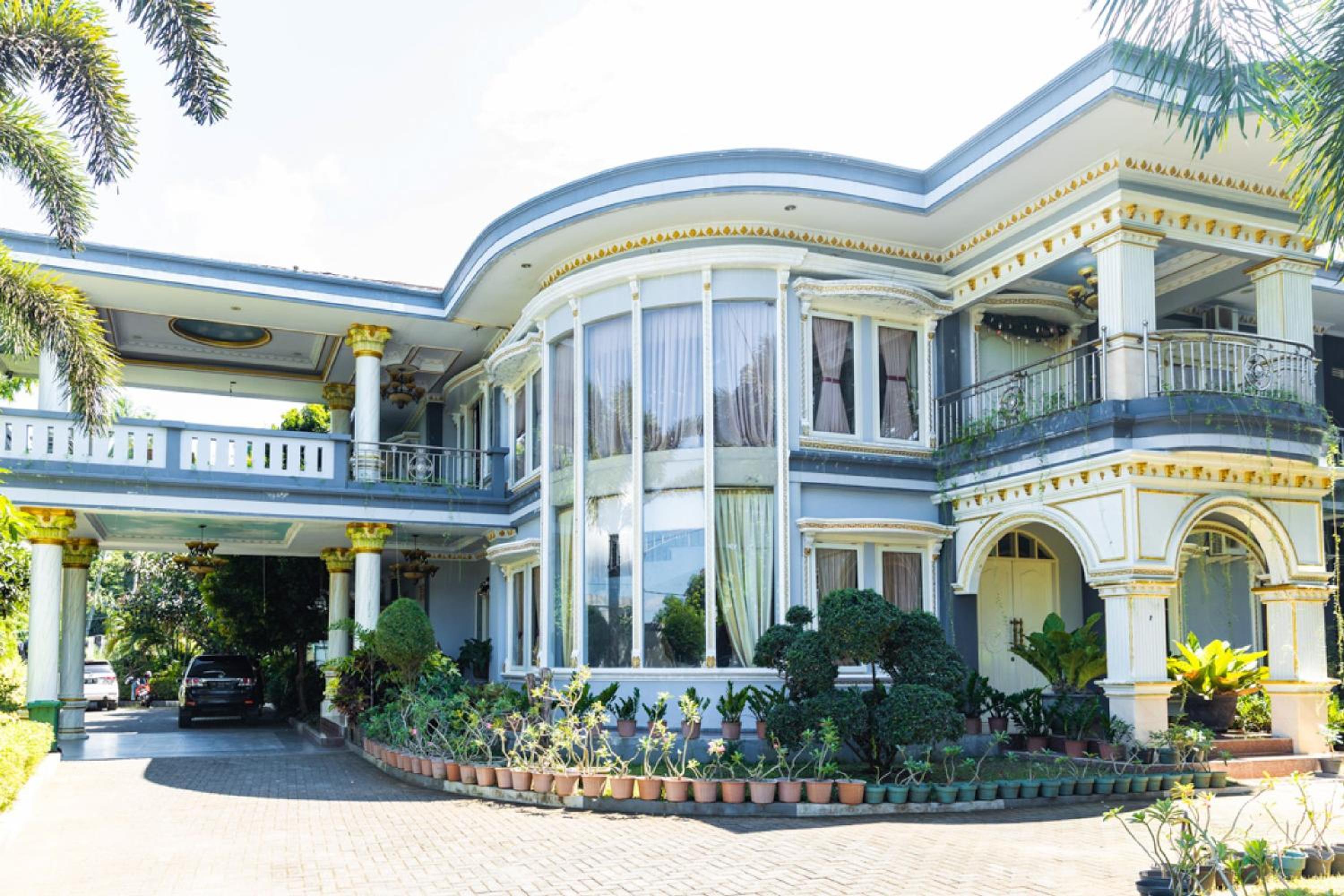 Hotel RedDoorz Premium @ Sea Residence Manado - Image 1