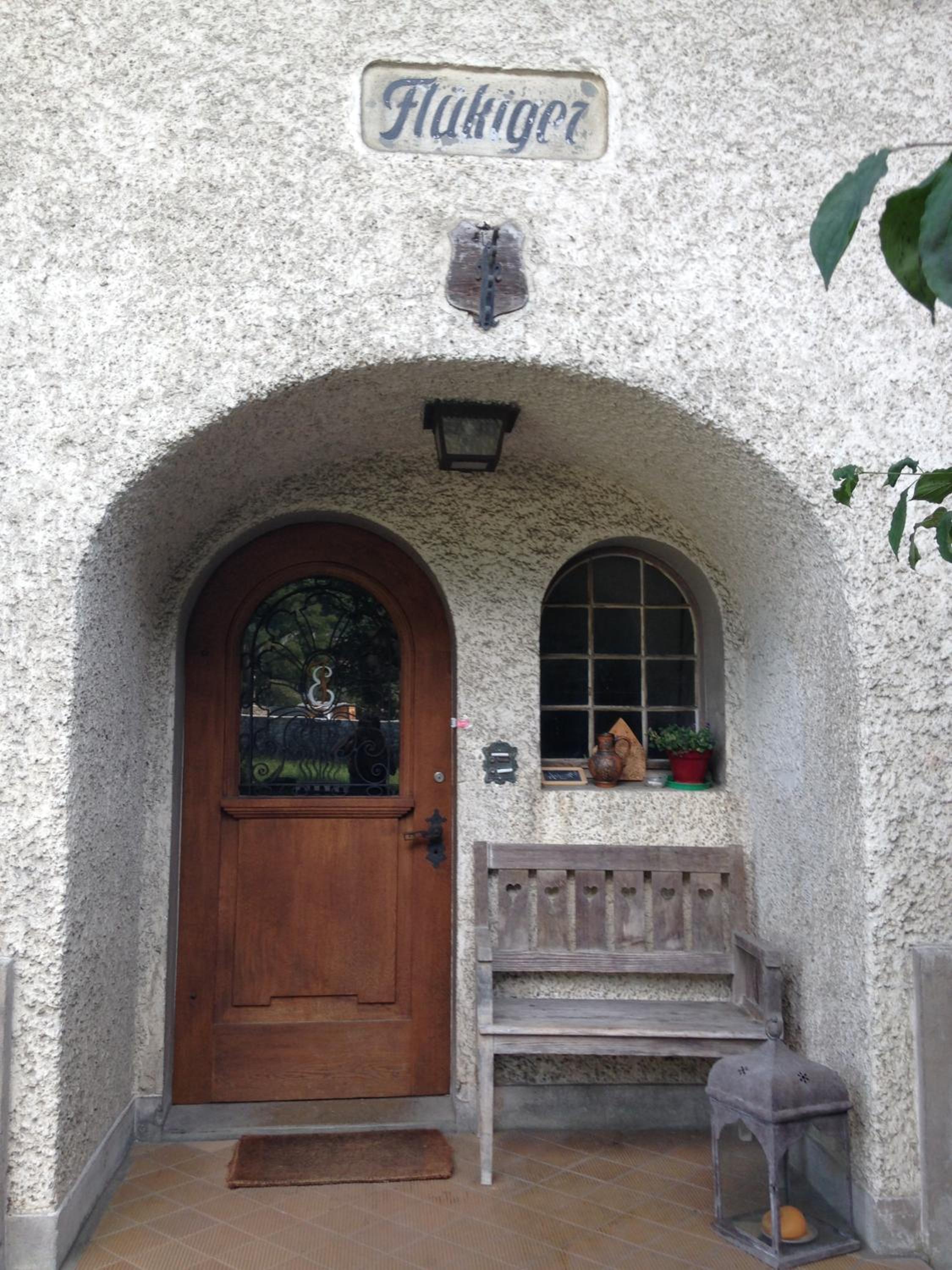 Traditional Swiss-Flat view 3