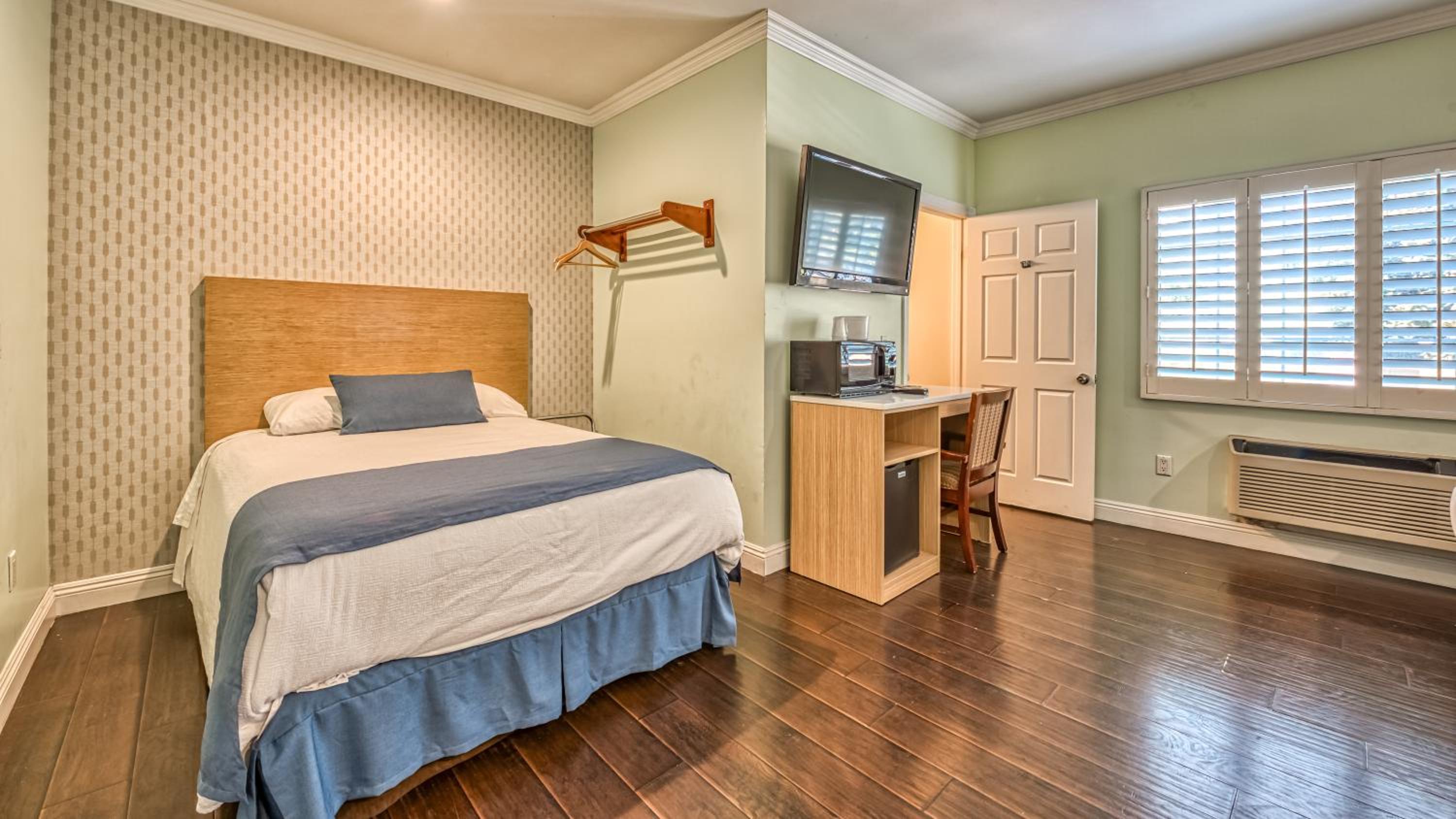 Hollywood City Inn