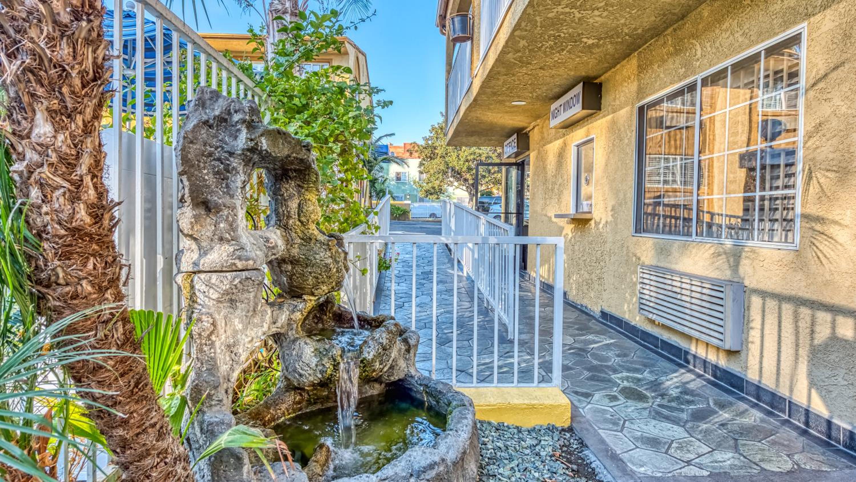 Hollywood City Inn
