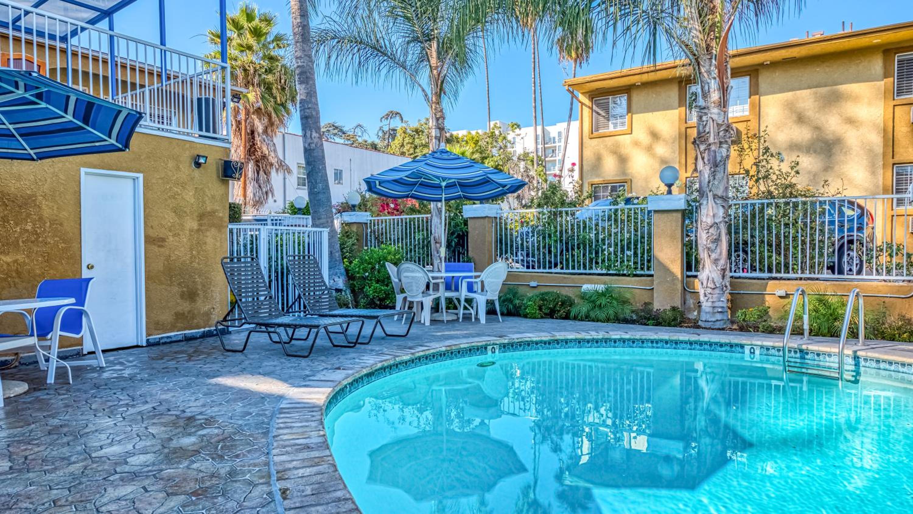 Hollywood City Inn
